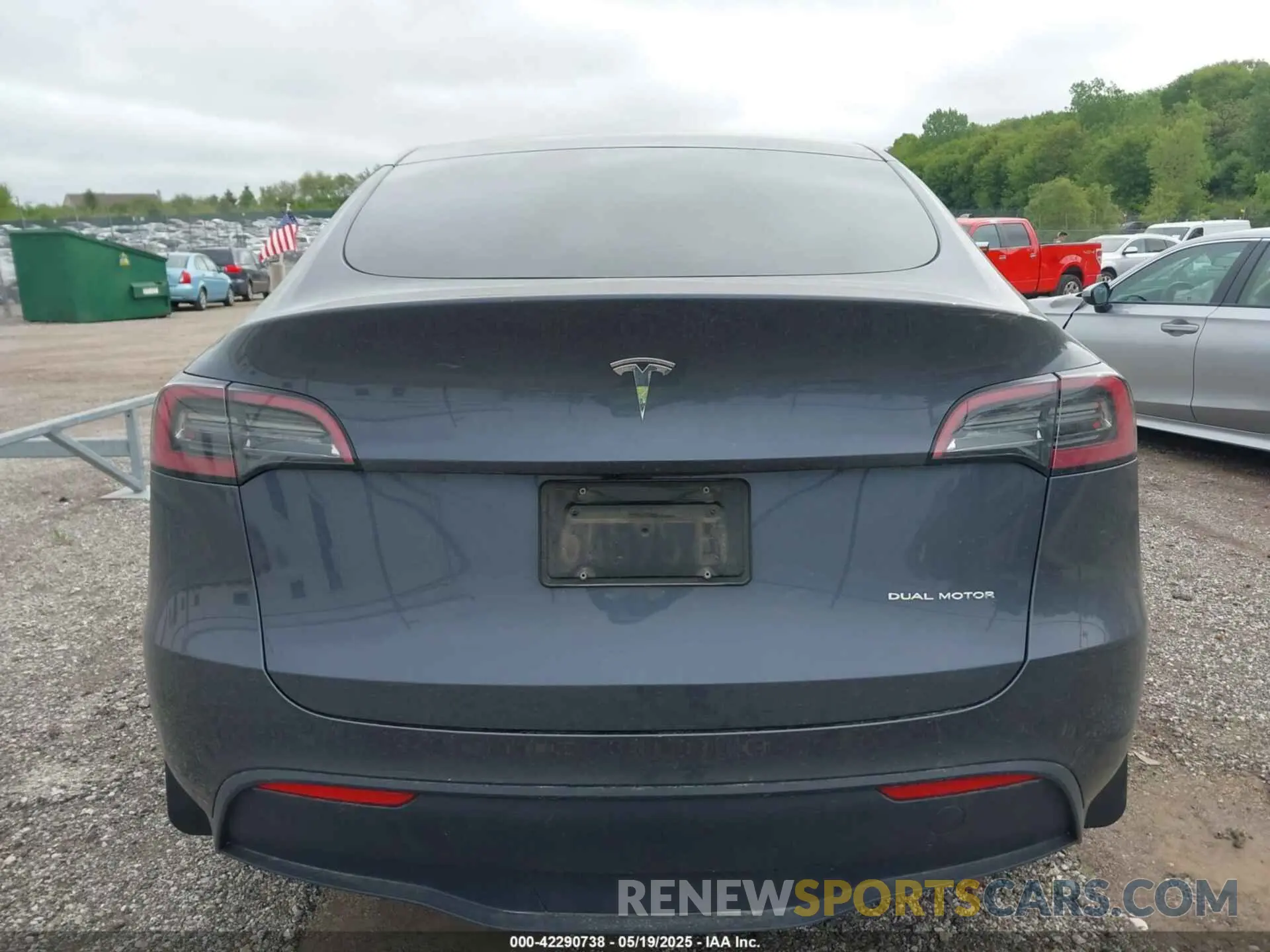 16 Photograph of a damaged car 7SAYGDEE4PF627809 TESLA MODEL Y 2023
