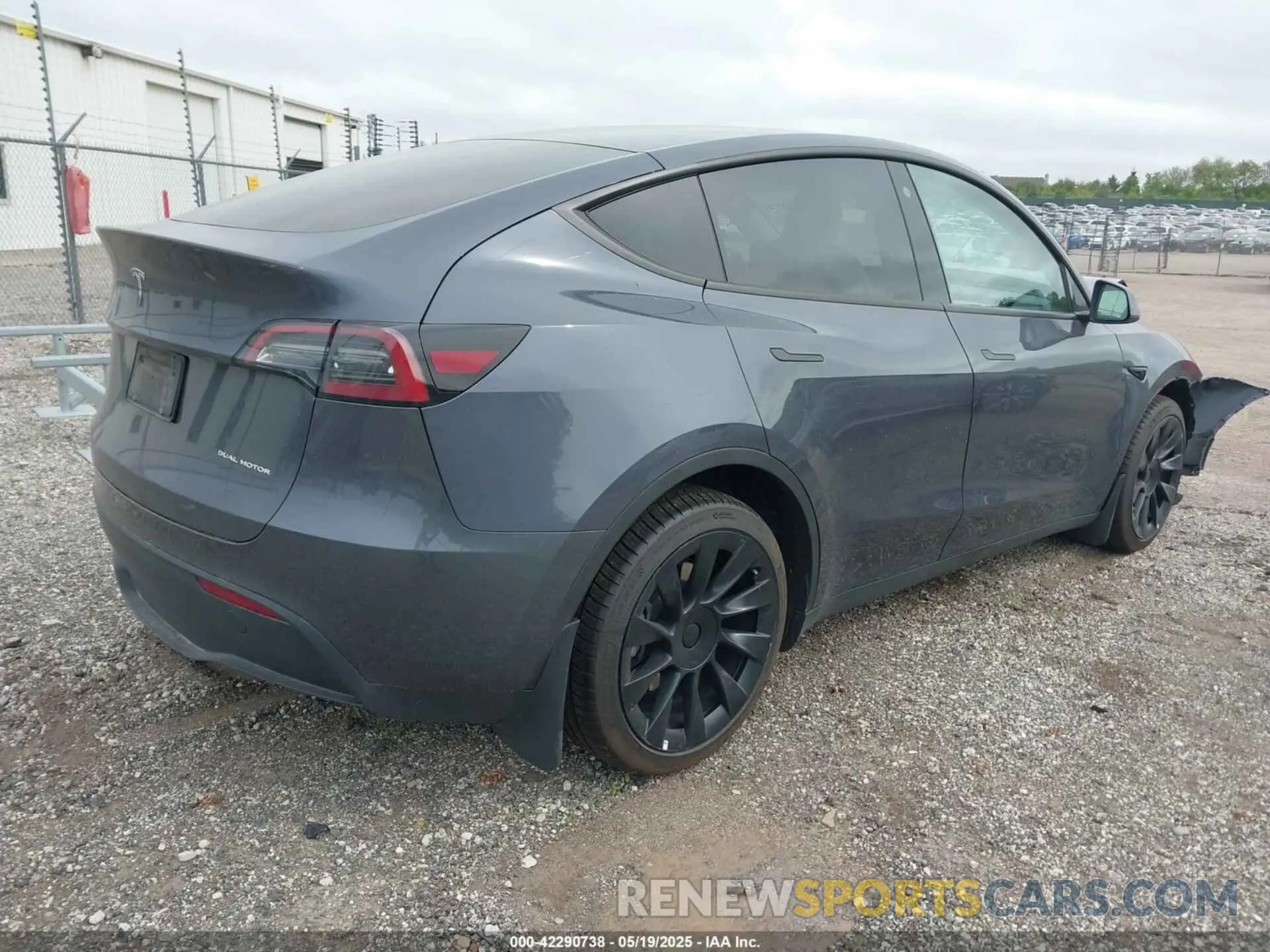 4 Photograph of a damaged car 7SAYGDEE4PF627809 TESLA MODEL Y 2023