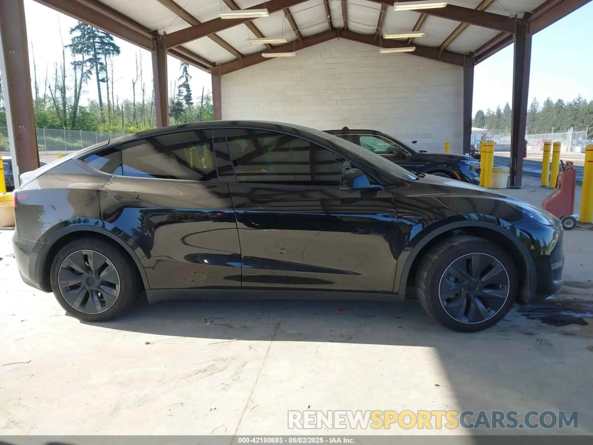 13 Photograph of a damaged car 7SAYGDEE4PF694216 TESLA MODEL Y 2023