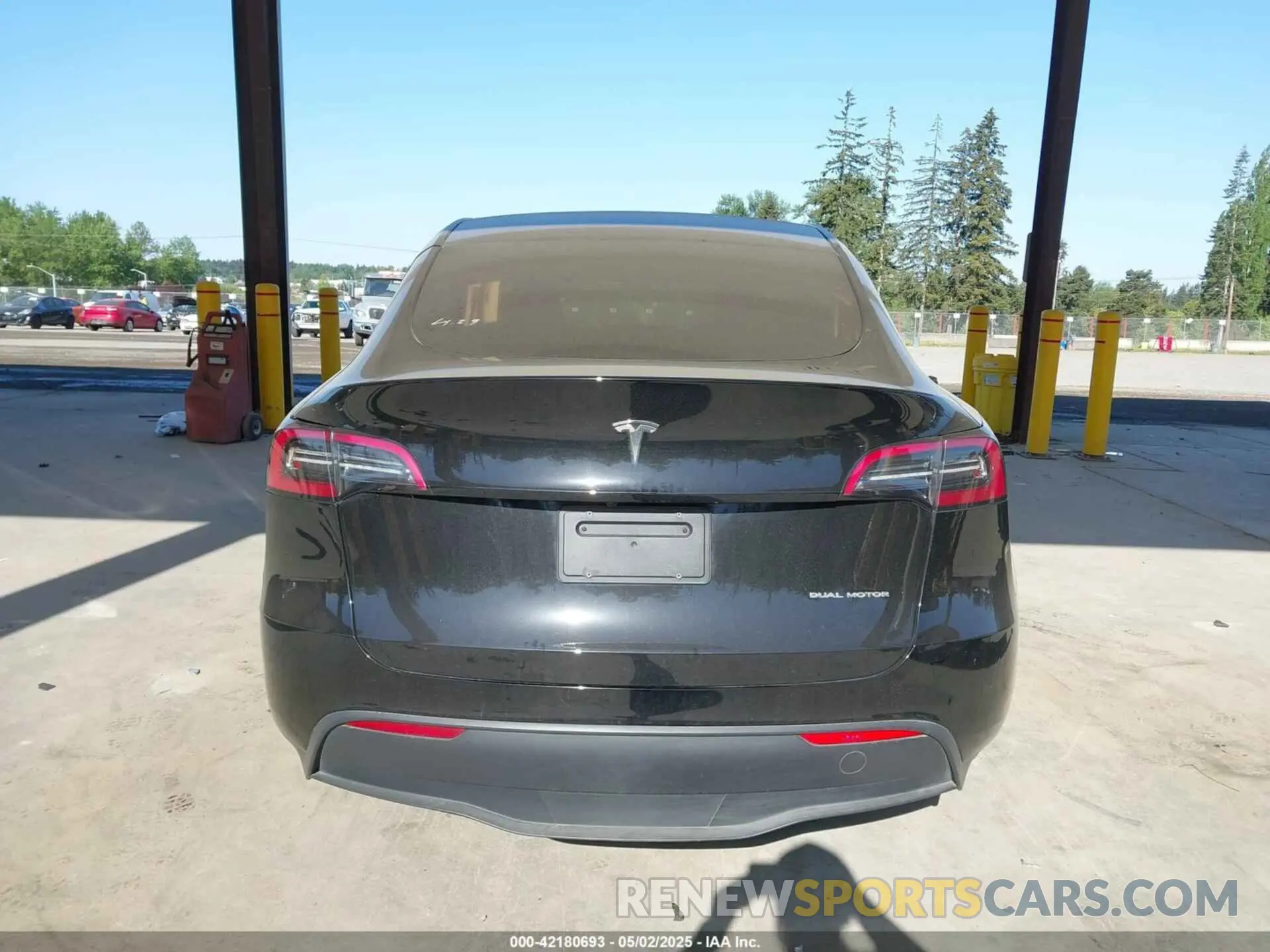 16 Photograph of a damaged car 7SAYGDEE4PF694216 TESLA MODEL Y 2023