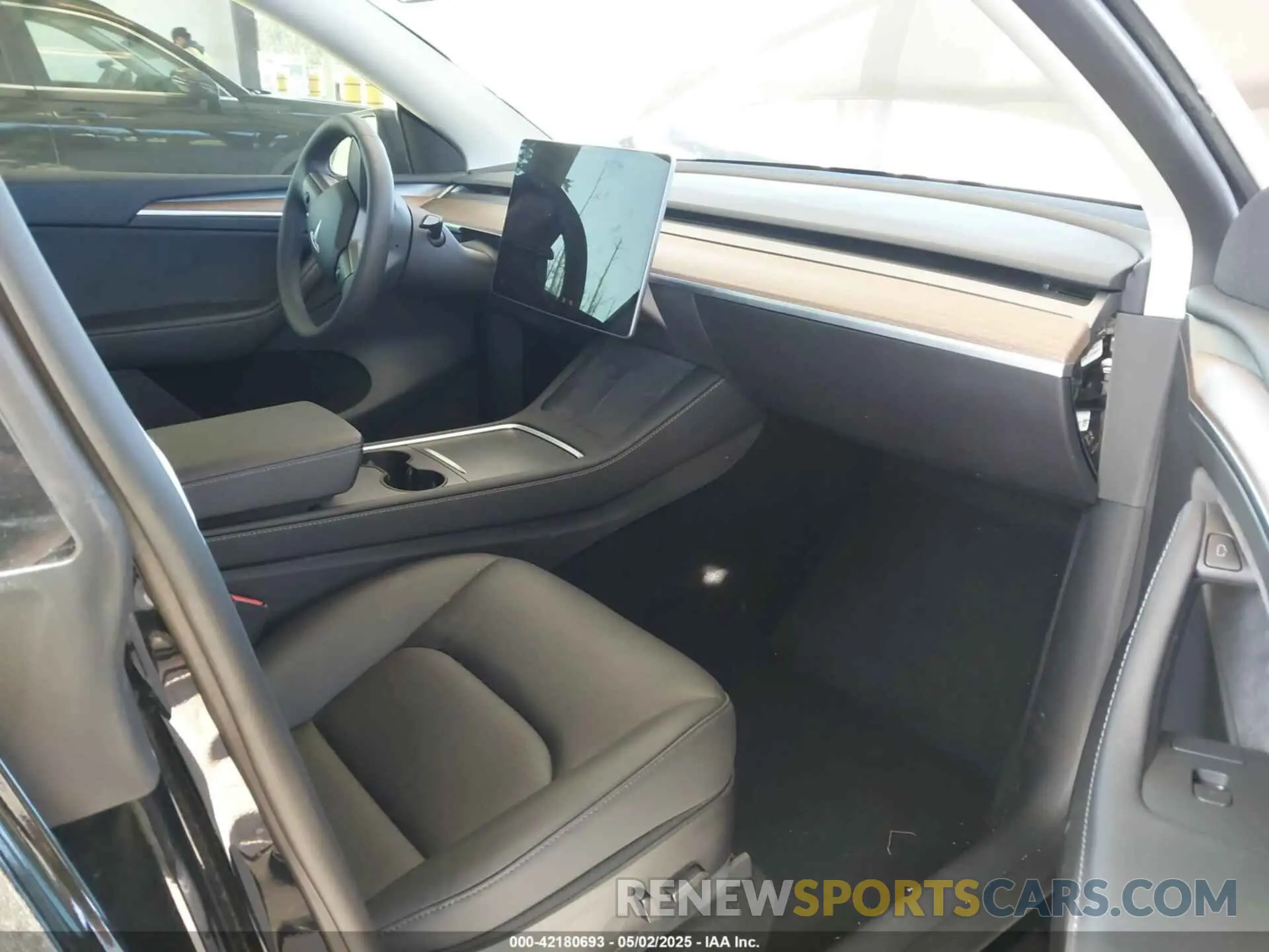5 Photograph of a damaged car 7SAYGDEE4PF694216 TESLA MODEL Y 2023