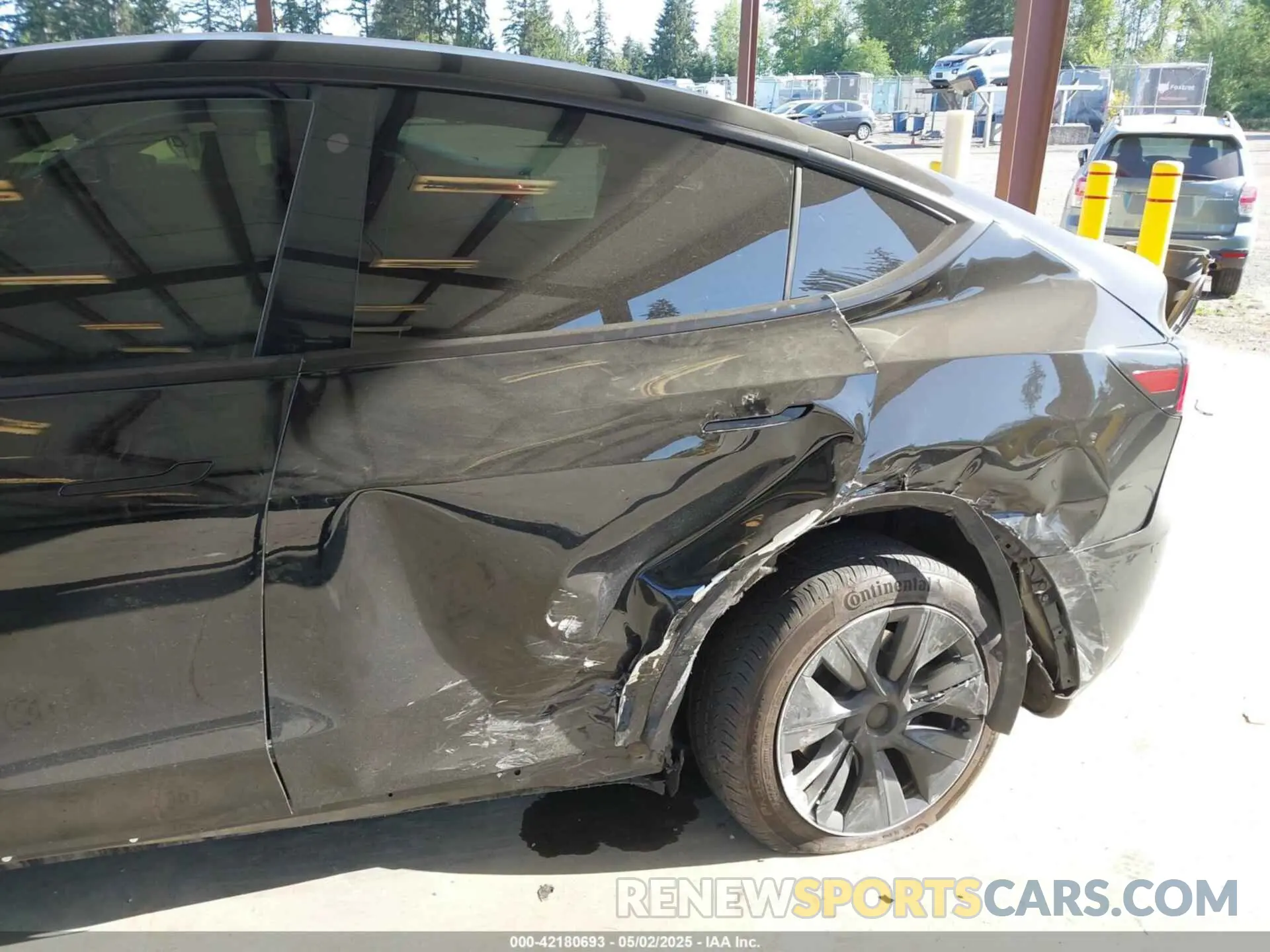 6 Photograph of a damaged car 7SAYGDEE4PF694216 TESLA MODEL Y 2023