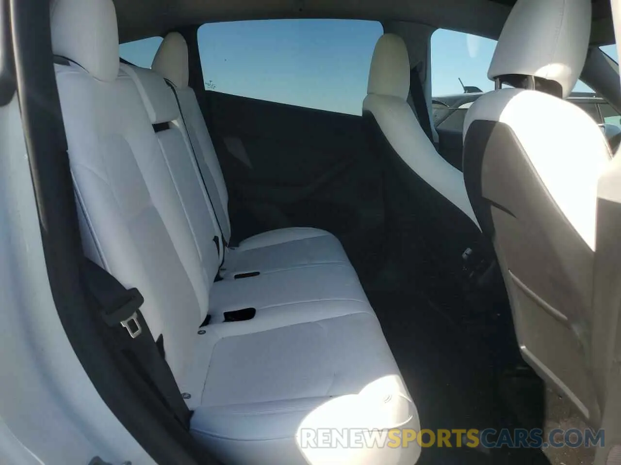 10 Photograph of a damaged car 7SAYGDEE4PF747464 TESLA MODEL Y 2023