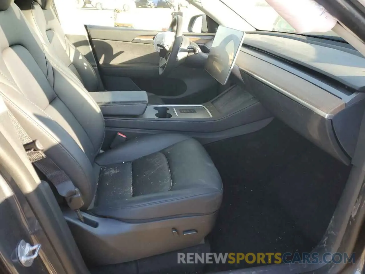 7 Photograph of a damaged car 7SAYGDEE4PF747951 TESLA MODEL Y 2023