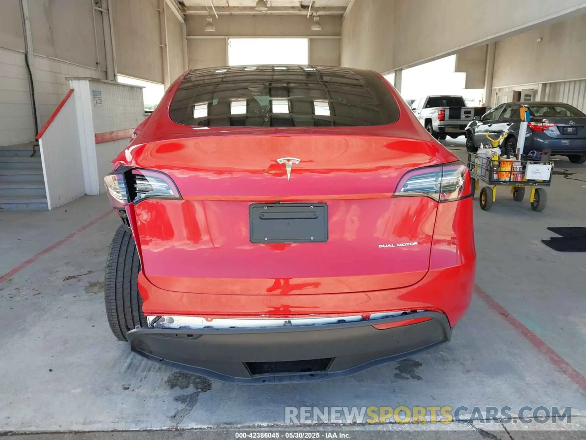 16 Photograph of a damaged car 7SAYGDEE4PF750039 TESLA MODEL Y 2023
