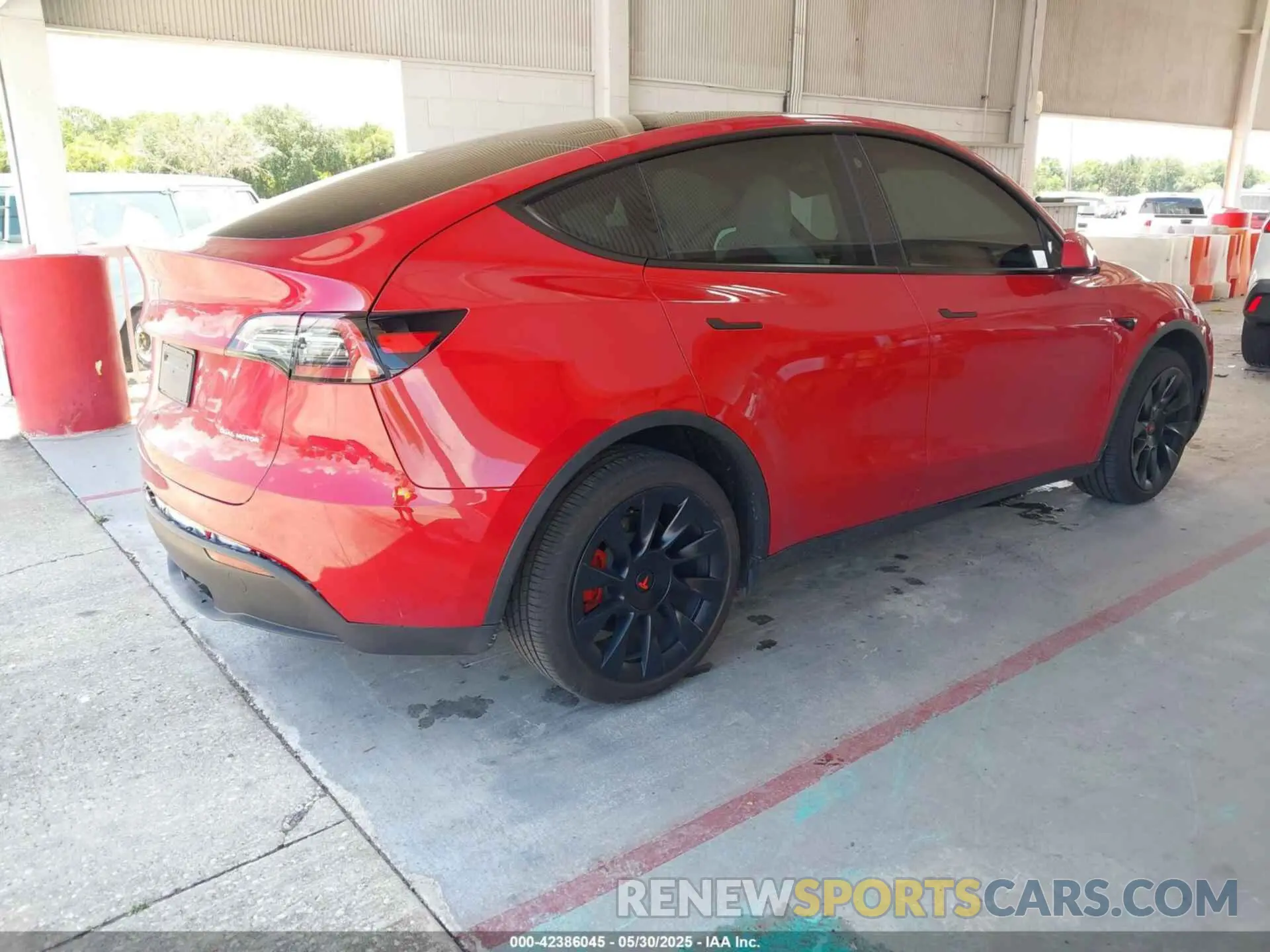 4 Photograph of a damaged car 7SAYGDEE4PF750039 TESLA MODEL Y 2023