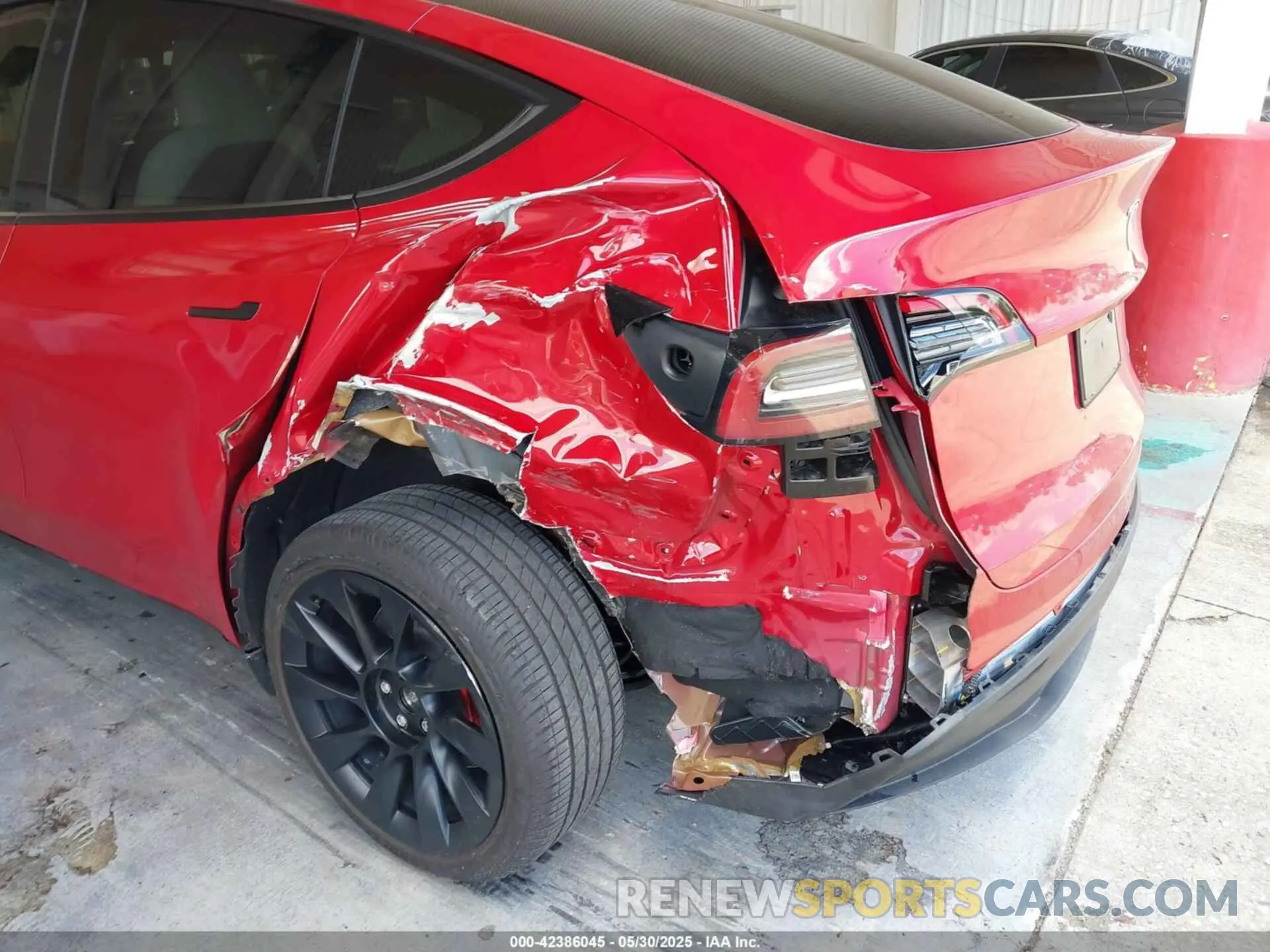 6 Photograph of a damaged car 7SAYGDEE4PF750039 TESLA MODEL Y 2023