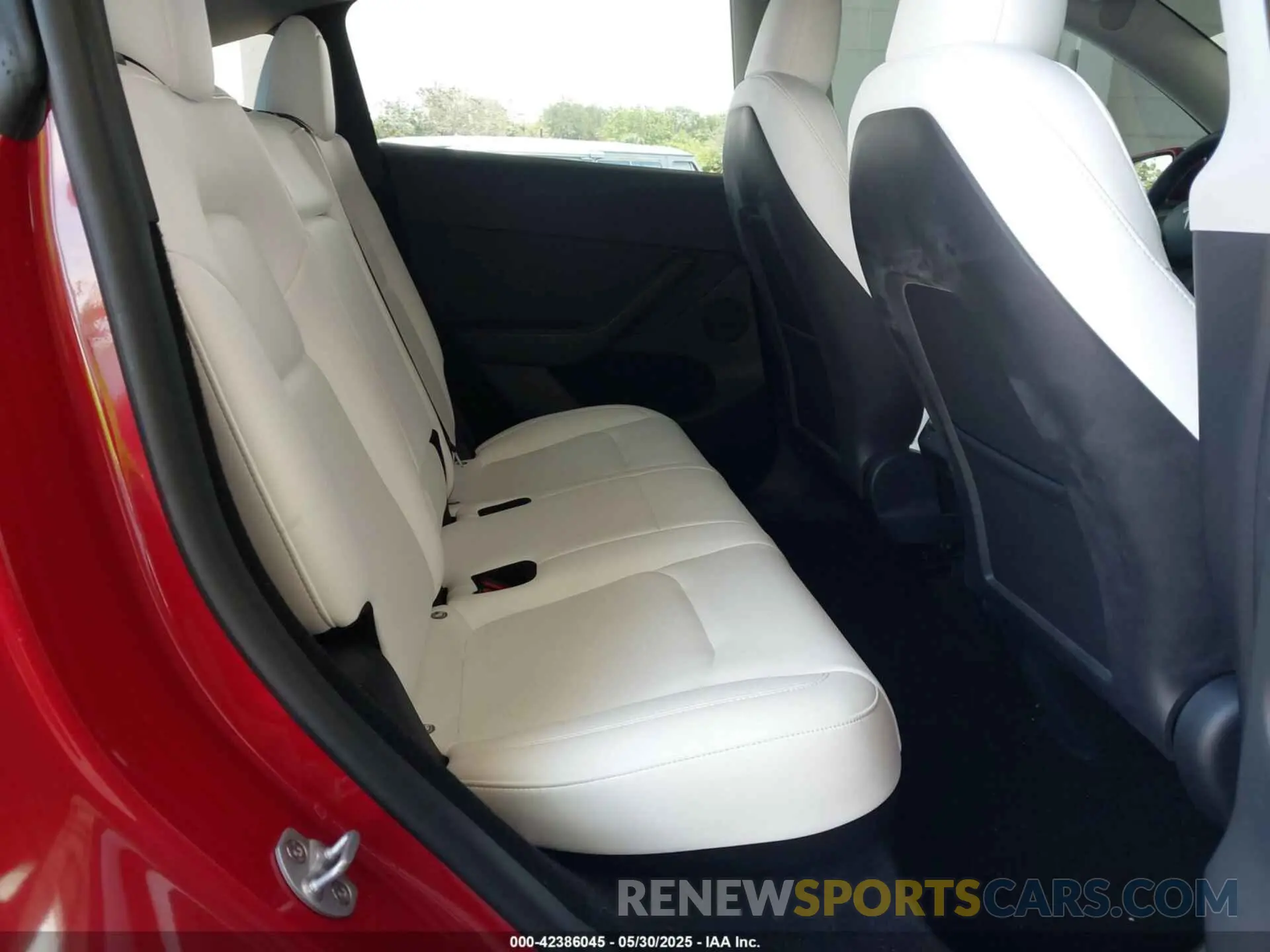 8 Photograph of a damaged car 7SAYGDEE4PF750039 TESLA MODEL Y 2023