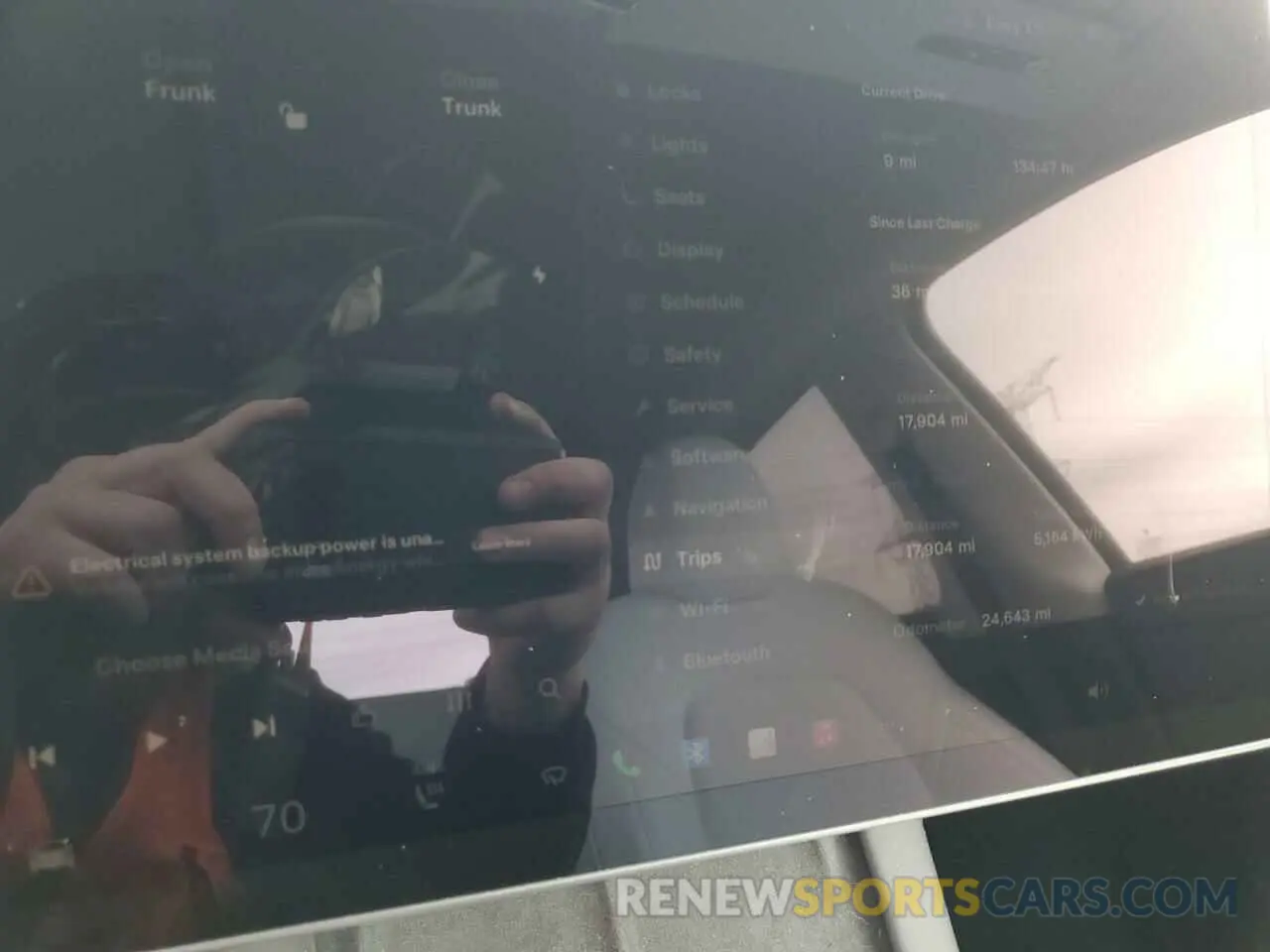 9 Photograph of a damaged car 7SAYGDEE4PF801510 TESLA MODEL Y 2023