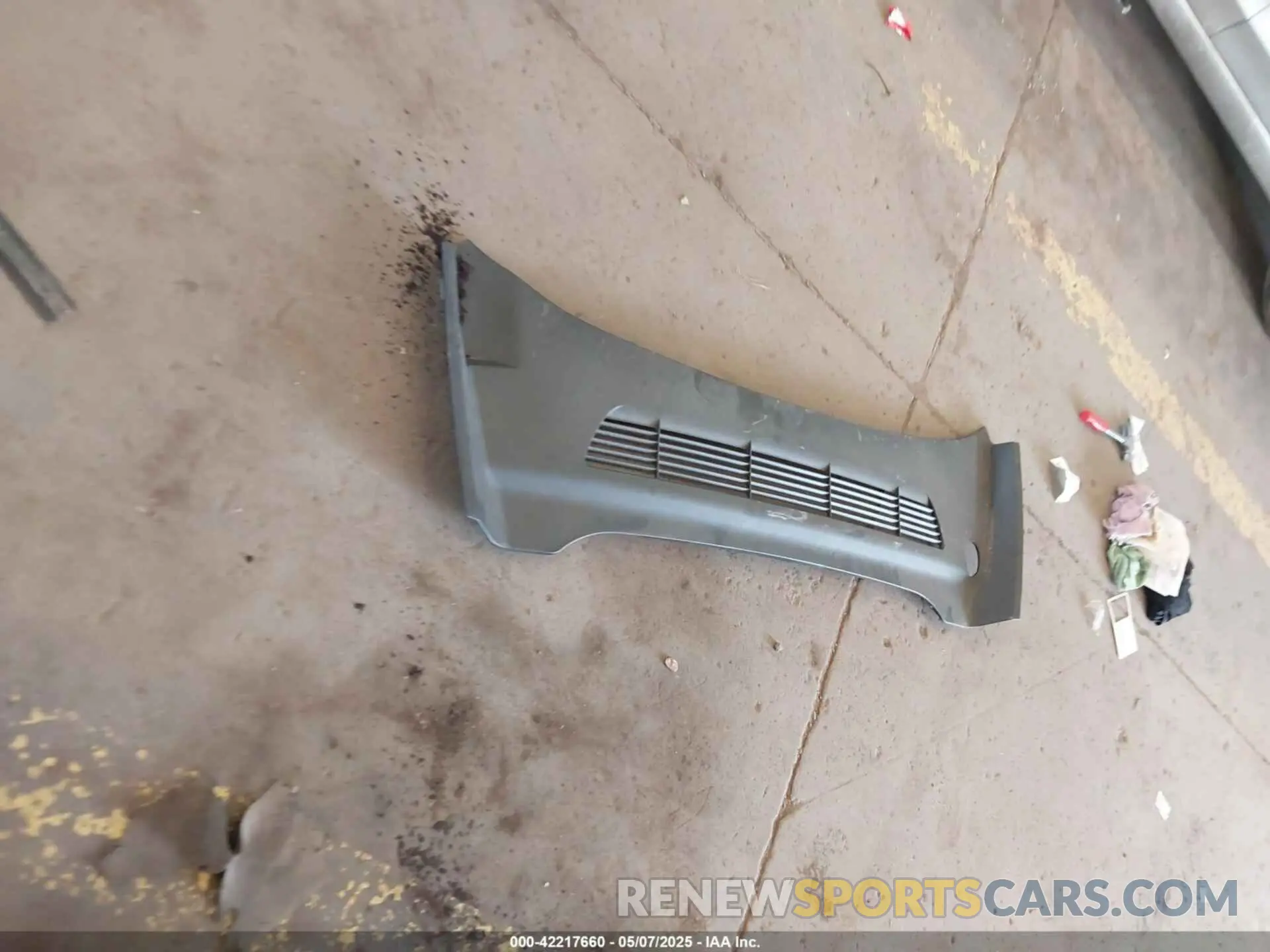 11 Photograph of a damaged car 7SAYGDEE4PF806349 TESLA MODEL Y 2023