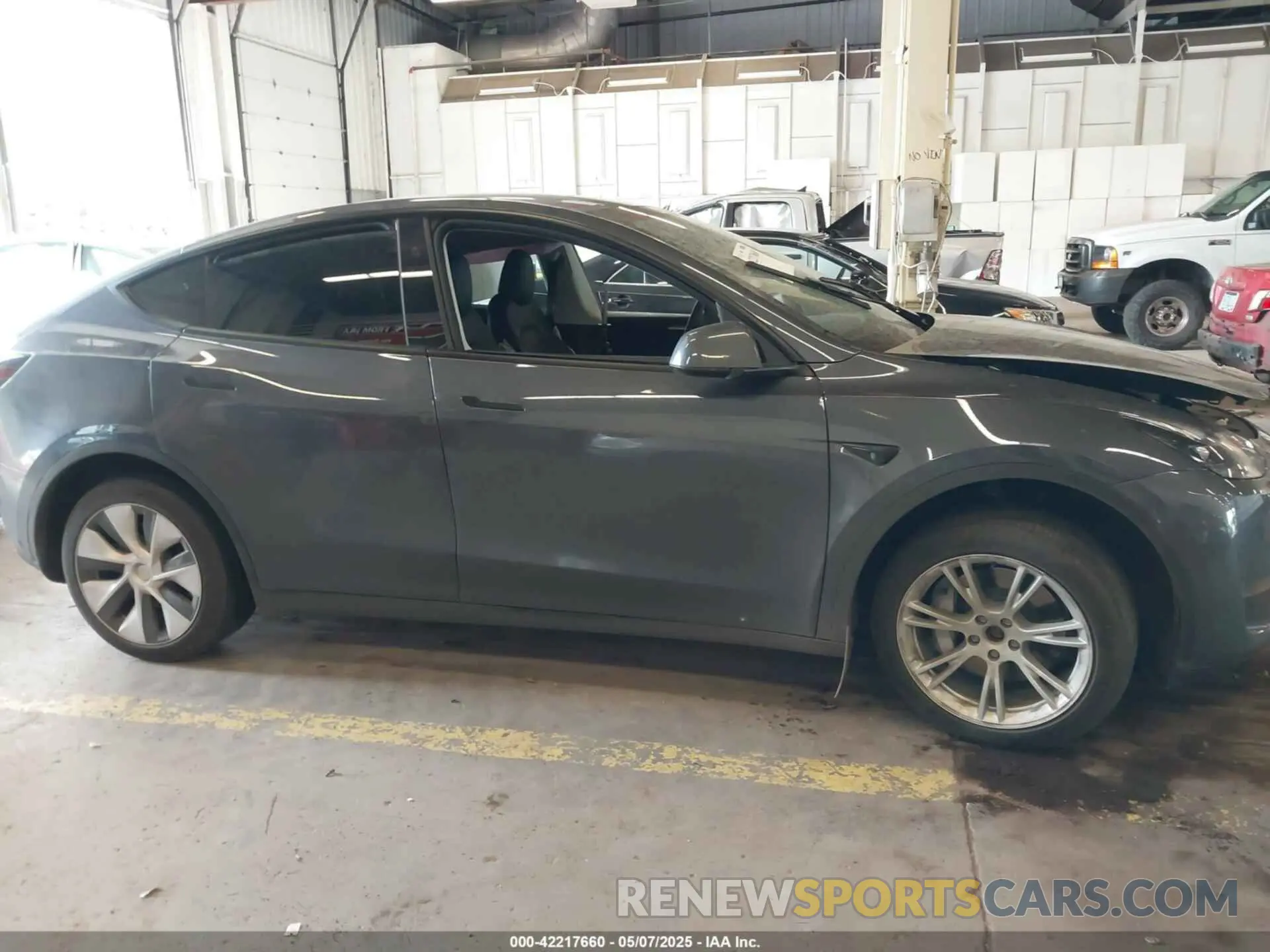 13 Photograph of a damaged car 7SAYGDEE4PF806349 TESLA MODEL Y 2023