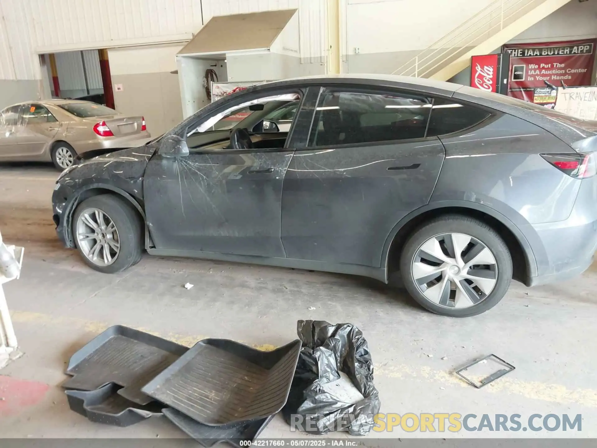 14 Photograph of a damaged car 7SAYGDEE4PF806349 TESLA MODEL Y 2023