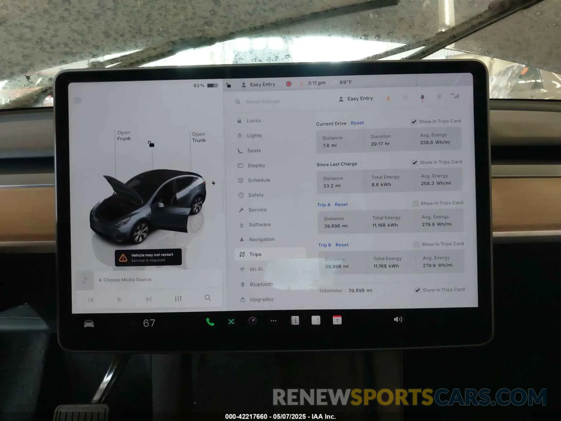 7 Photograph of a damaged car 7SAYGDEE4PF806349 TESLA MODEL Y 2023