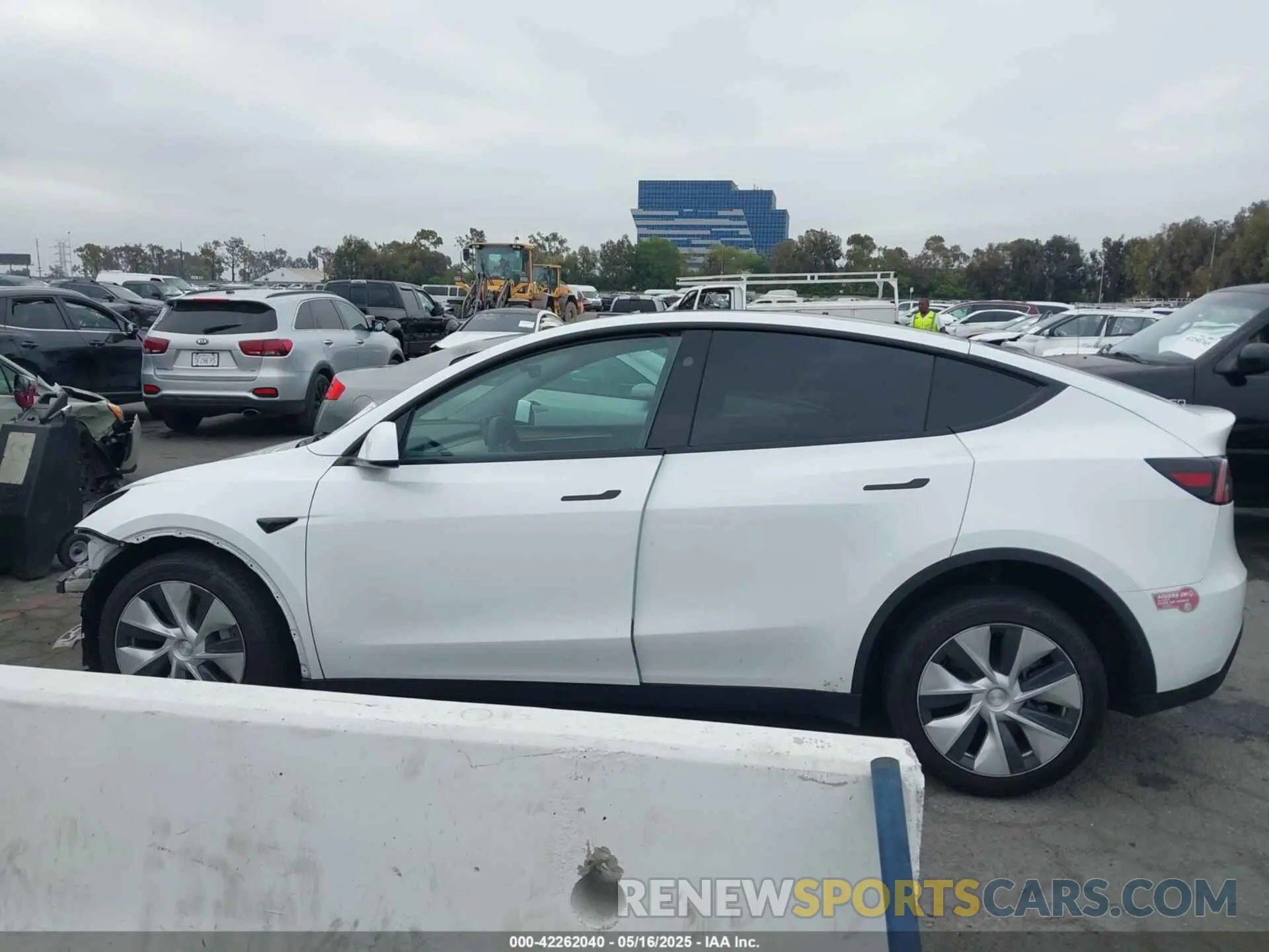 15 Photograph of a damaged car 7SAYGDEE4PF807551 TESLA MODEL Y 2023