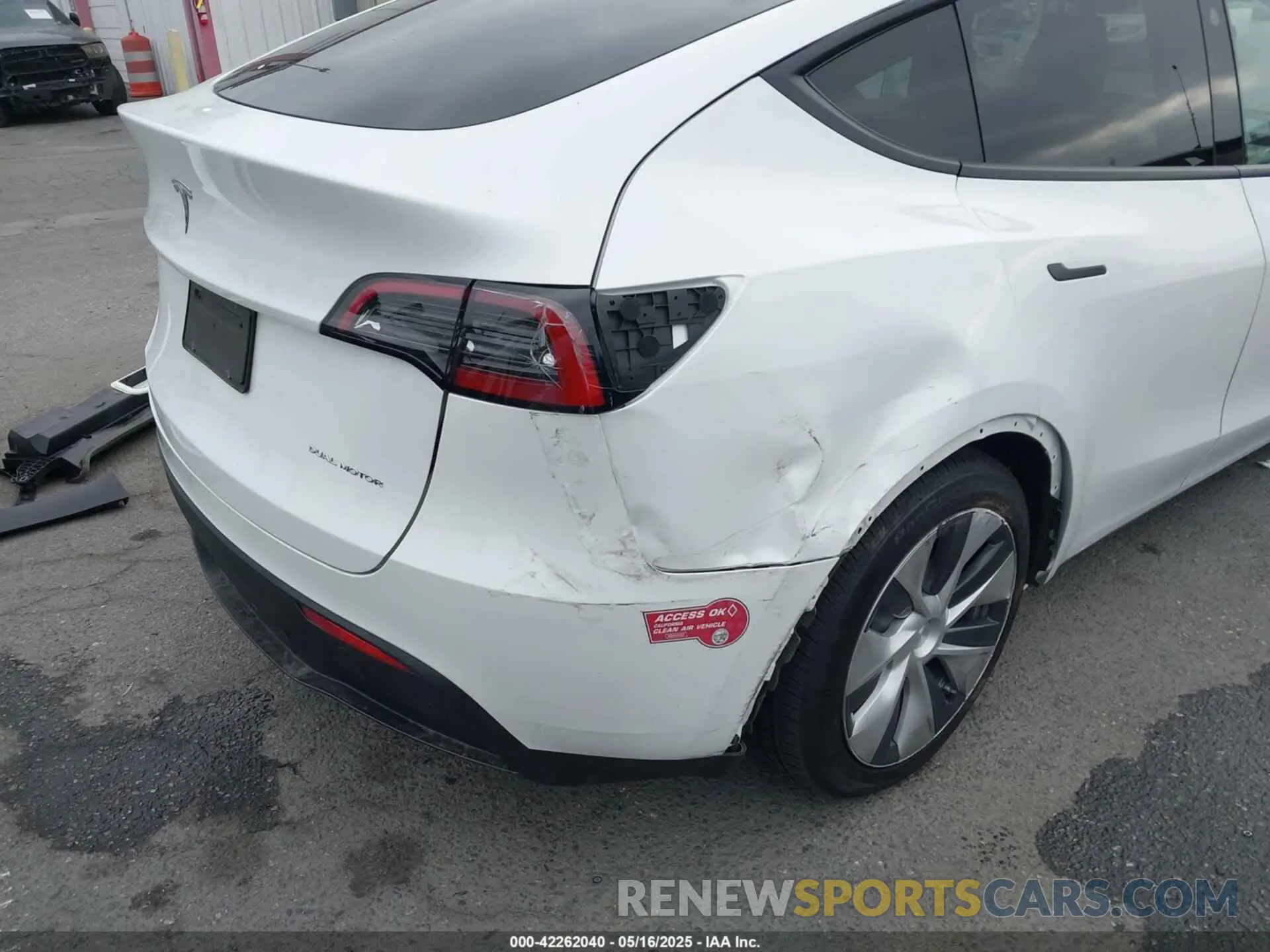 20 Photograph of a damaged car 7SAYGDEE4PF807551 TESLA MODEL Y 2023