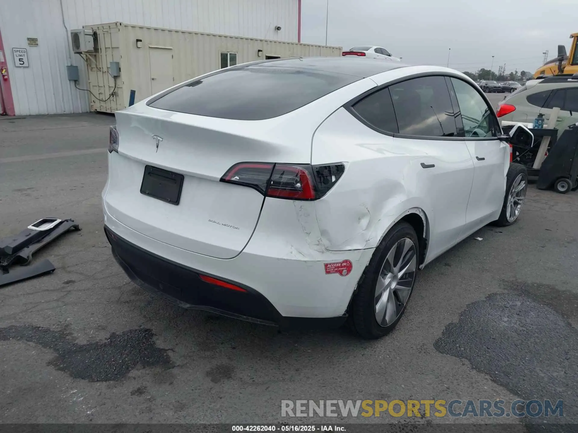 4 Photograph of a damaged car 7SAYGDEE4PF807551 TESLA MODEL Y 2023