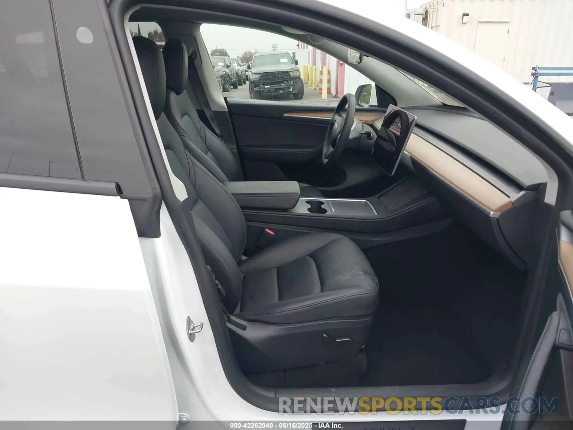 5 Photograph of a damaged car 7SAYGDEE4PF807551 TESLA MODEL Y 2023