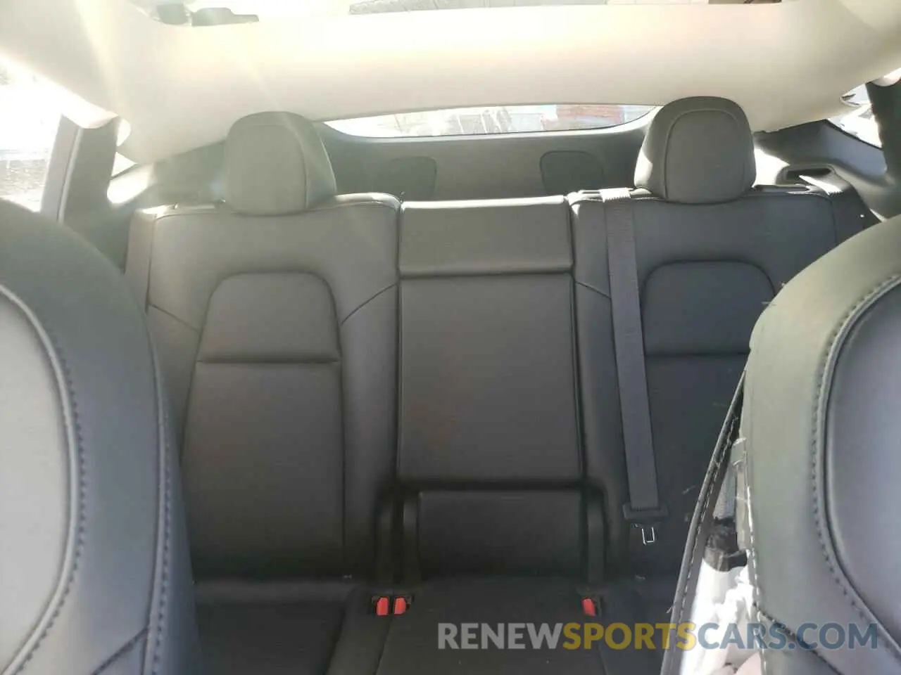 10 Photograph of a damaged car 7SAYGDEE4PF810742 TESLA MODEL Y 2023
