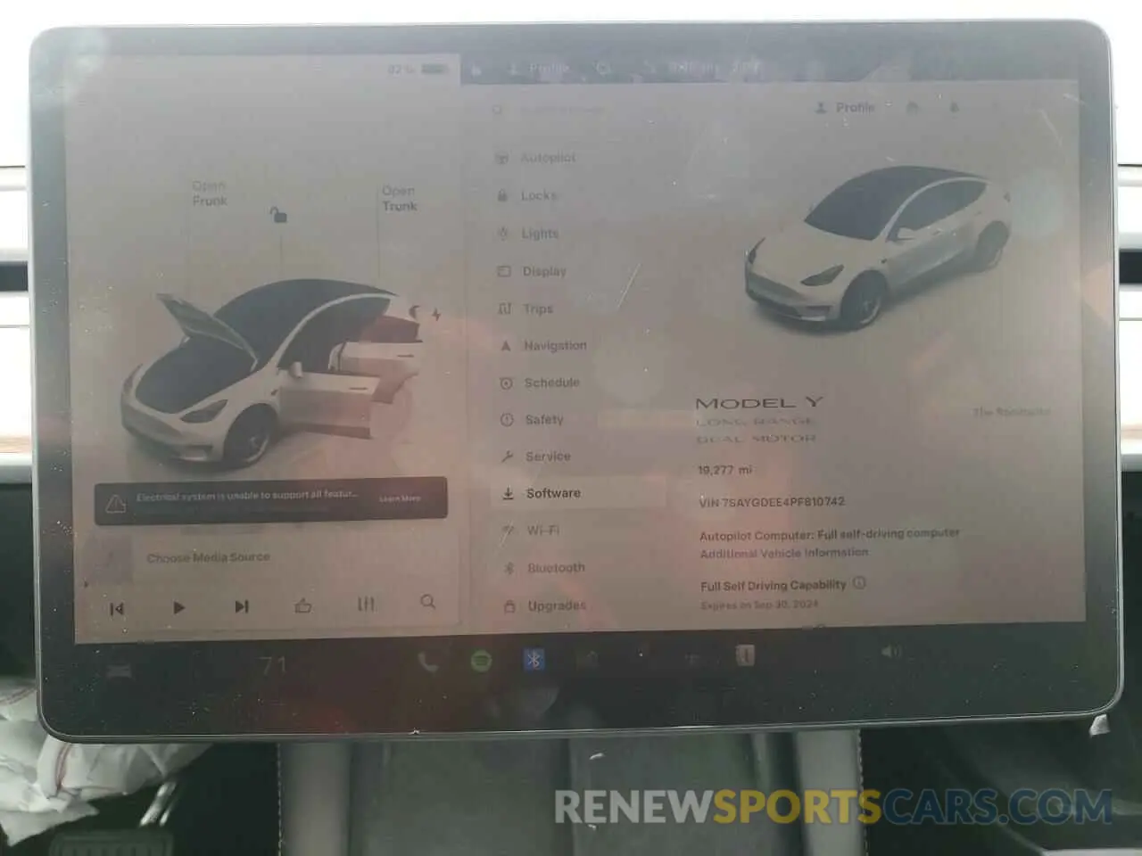 9 Photograph of a damaged car 7SAYGDEE4PF810742 TESLA MODEL Y 2023