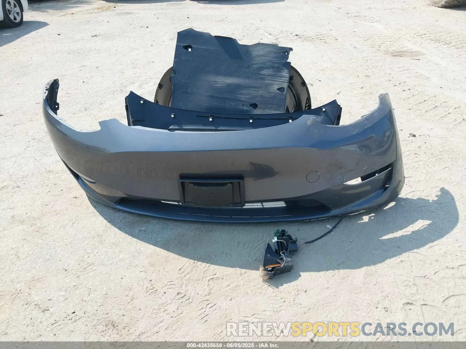 12 Photograph of a damaged car 7SAYGDEE4PF823376 TESLA MODEL Y 2023