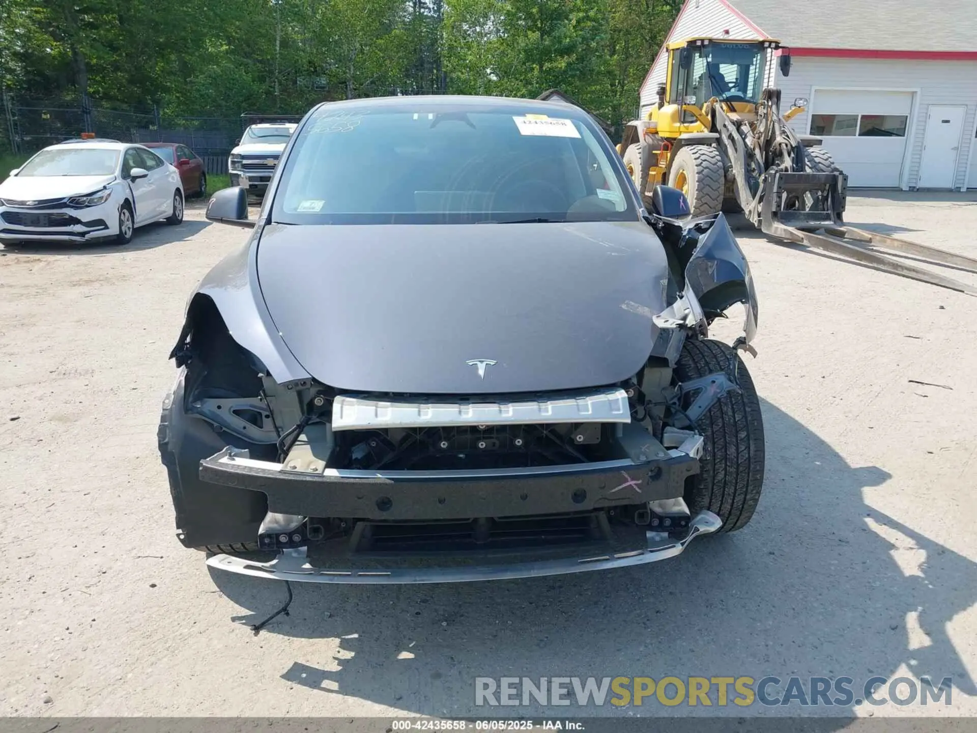 13 Photograph of a damaged car 7SAYGDEE4PF823376 TESLA MODEL Y 2023