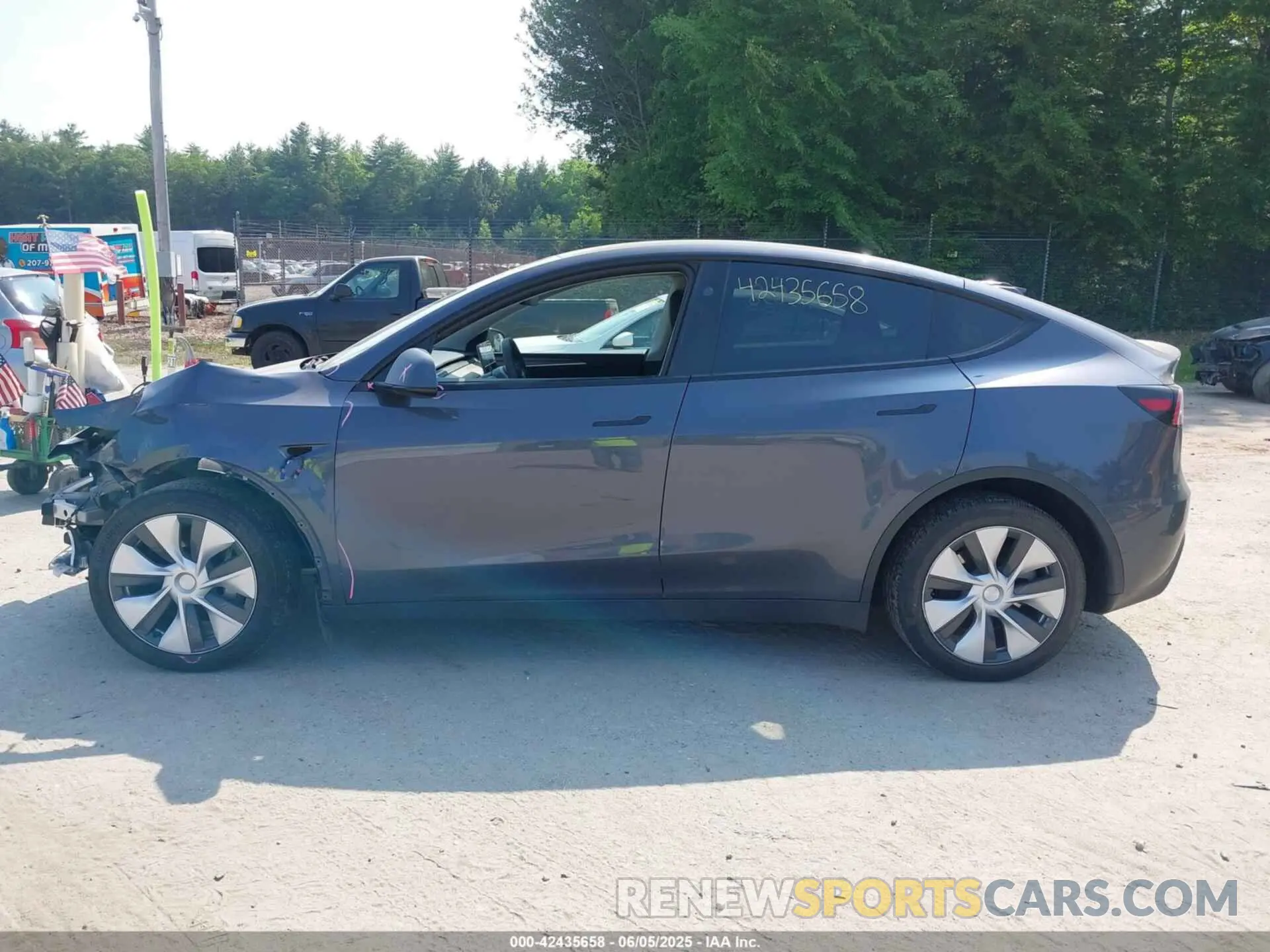 15 Photograph of a damaged car 7SAYGDEE4PF823376 TESLA MODEL Y 2023