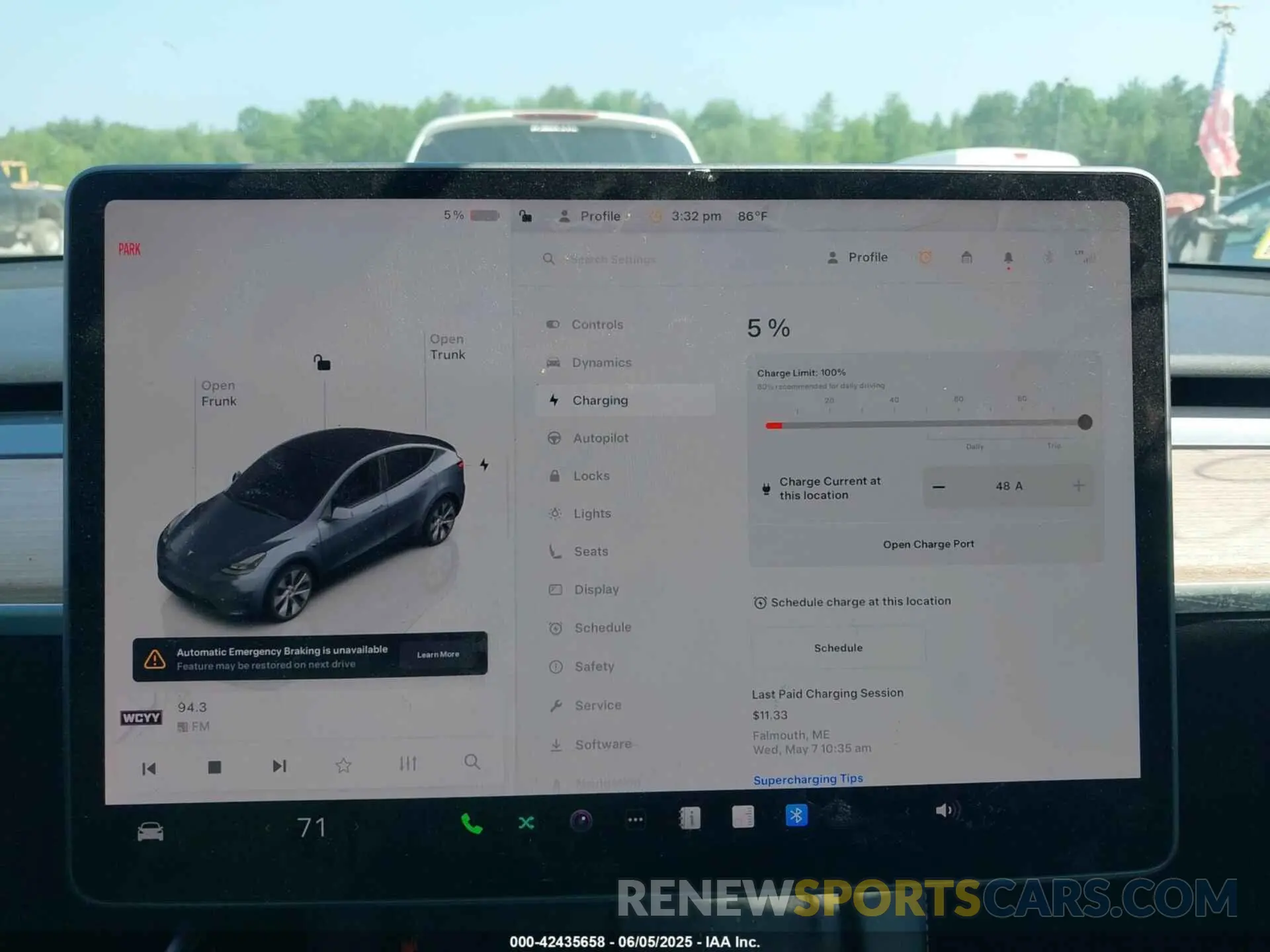 18 Photograph of a damaged car 7SAYGDEE4PF823376 TESLA MODEL Y 2023