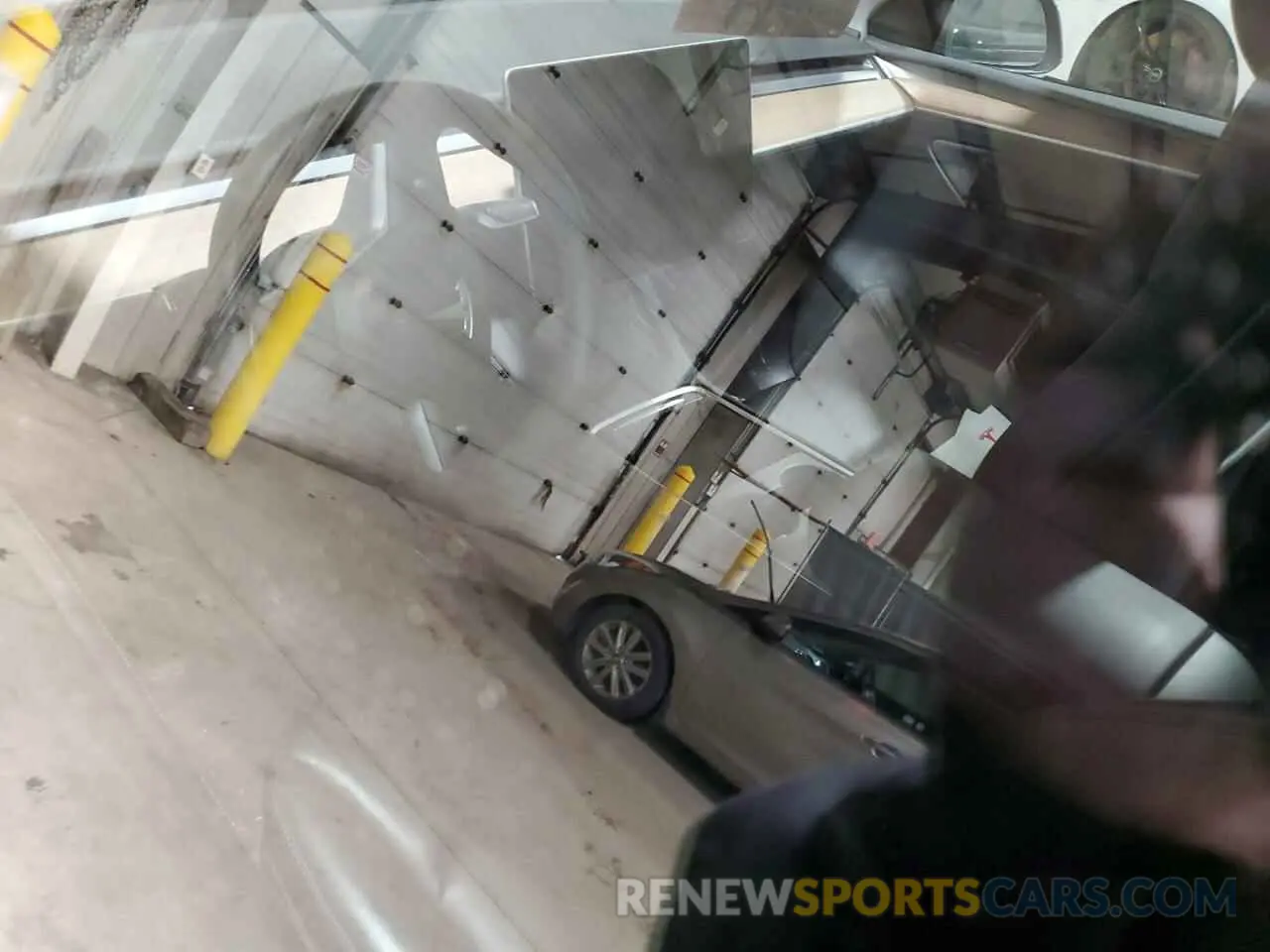 8 Photograph of a damaged car 7SAYGDEE4PF854773 TESLA MODEL Y 2023