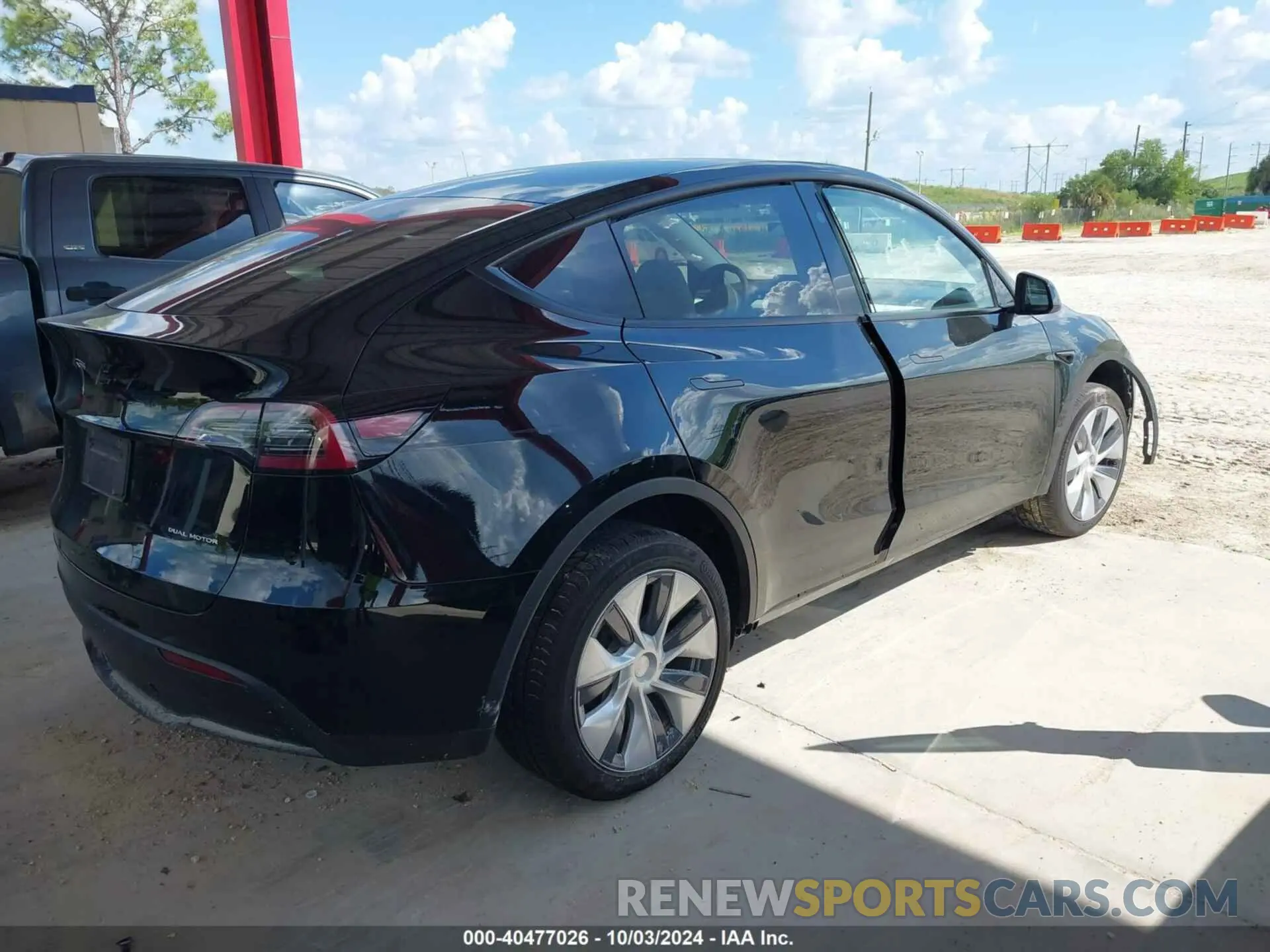 4 Photograph of a damaged car 7SAYGDEE4PF858340 TESLA MODEL Y 2023