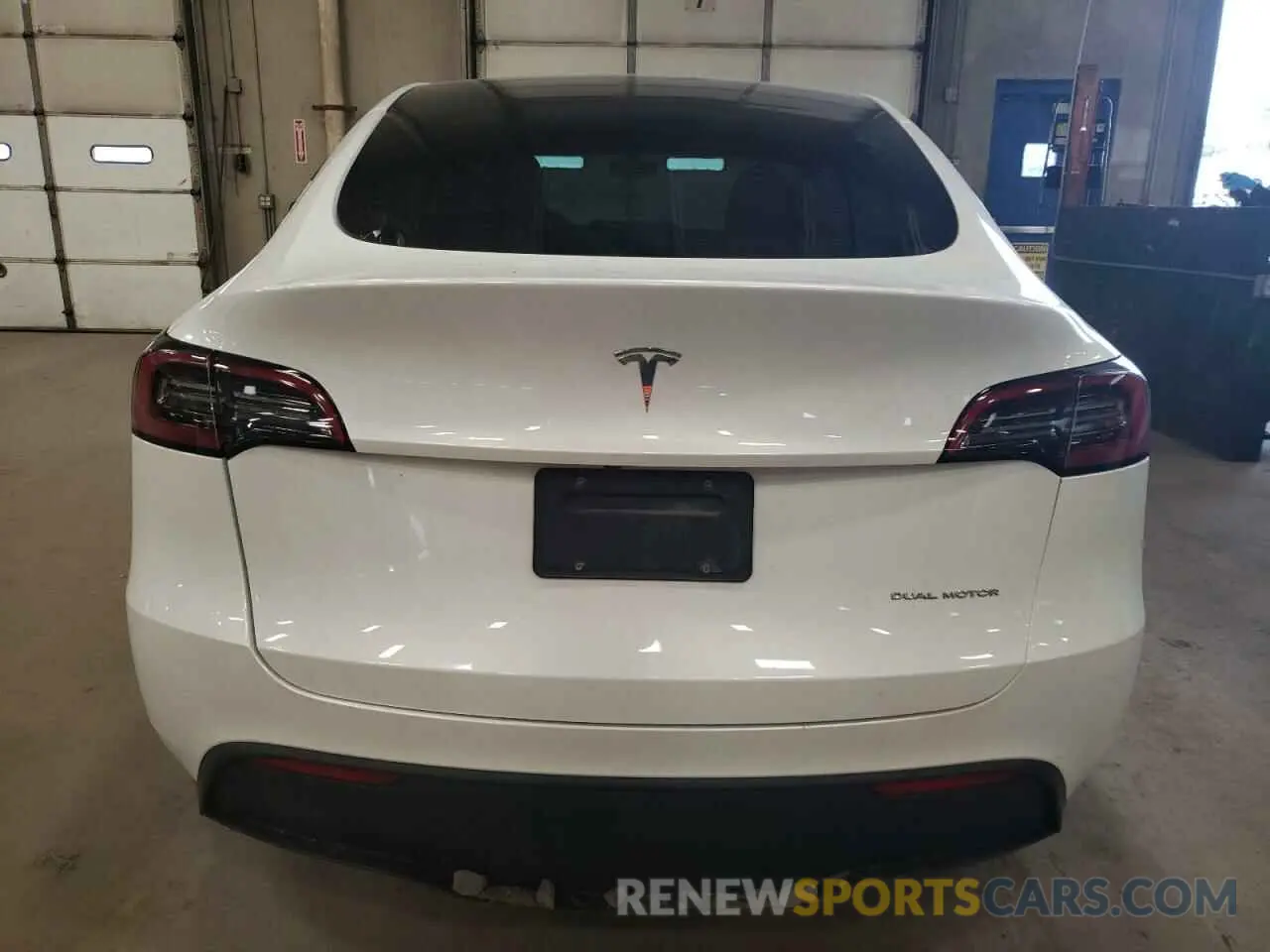 6 Photograph of a damaged car 7SAYGDEE5PA067389 TESLA MODEL Y 2023