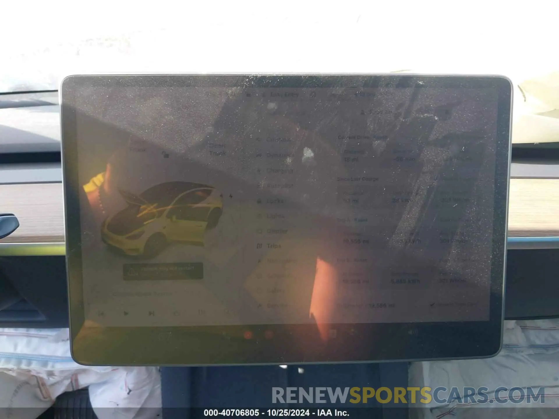 17 Photograph of a damaged car 7SAYGDEE5PA080952 TESLA MODEL Y 2023