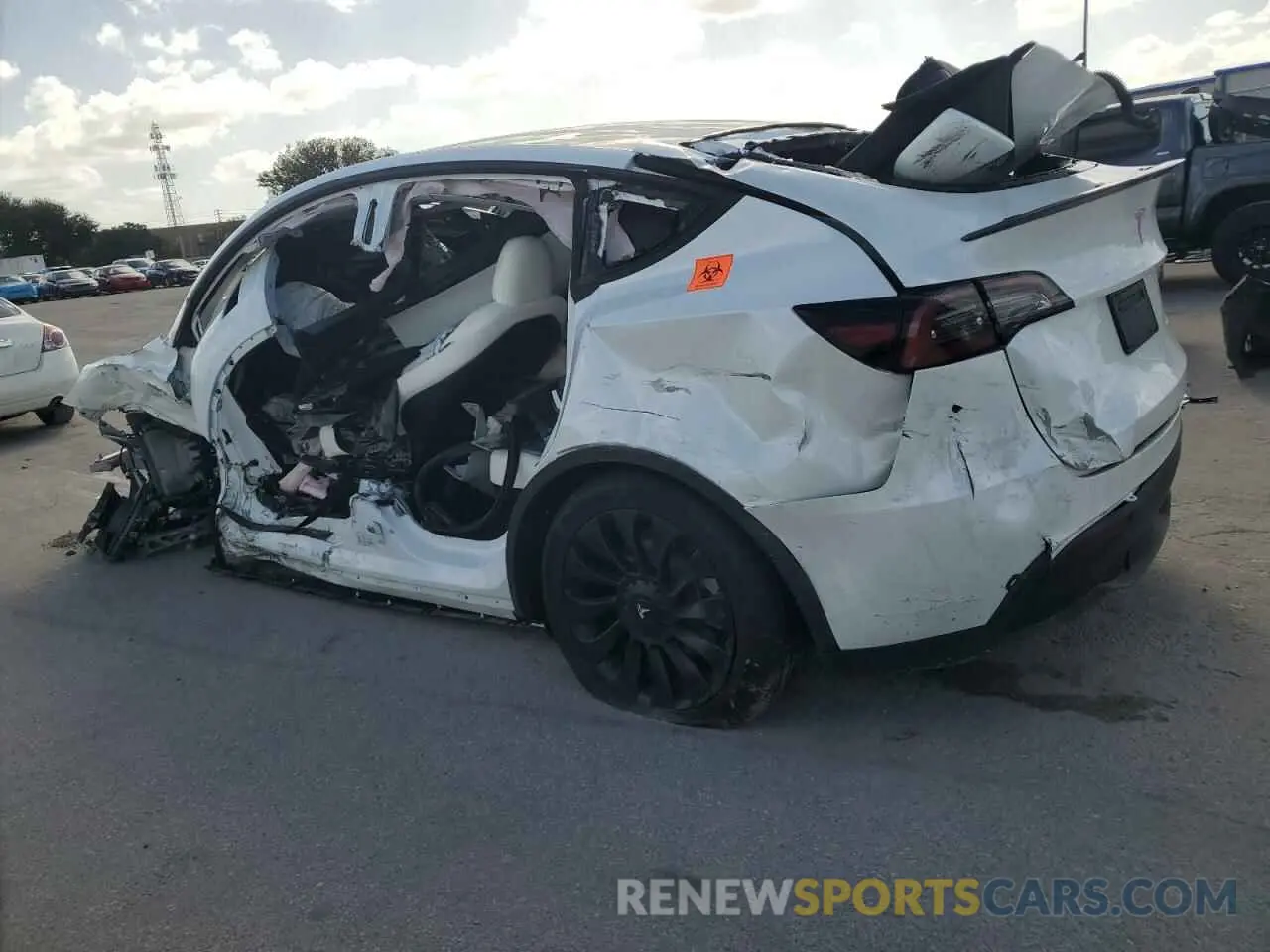 2 Photograph of a damaged car 7SAYGDEE5PA083009 TESLA MODEL Y 2023
