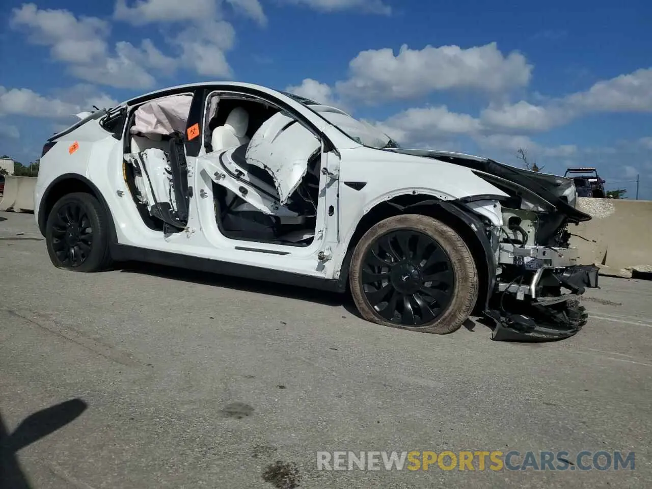 4 Photograph of a damaged car 7SAYGDEE5PA083009 TESLA MODEL Y 2023
