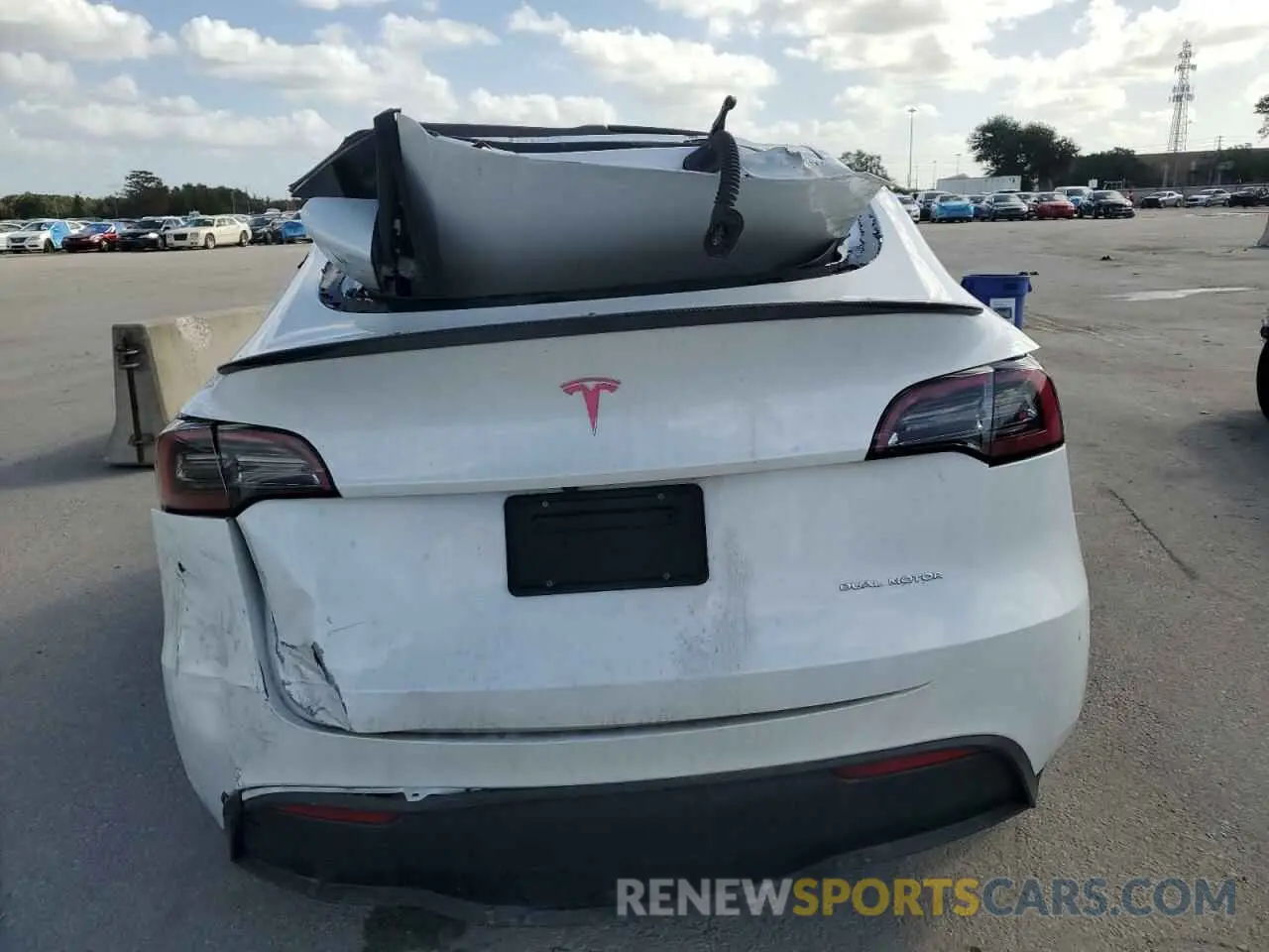 6 Photograph of a damaged car 7SAYGDEE5PA083009 TESLA MODEL Y 2023