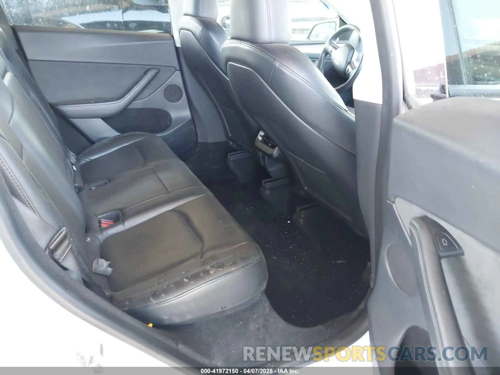 8 Photograph of a damaged car 7SAYGDEE5PA085472 TESLA MODEL Y 2023