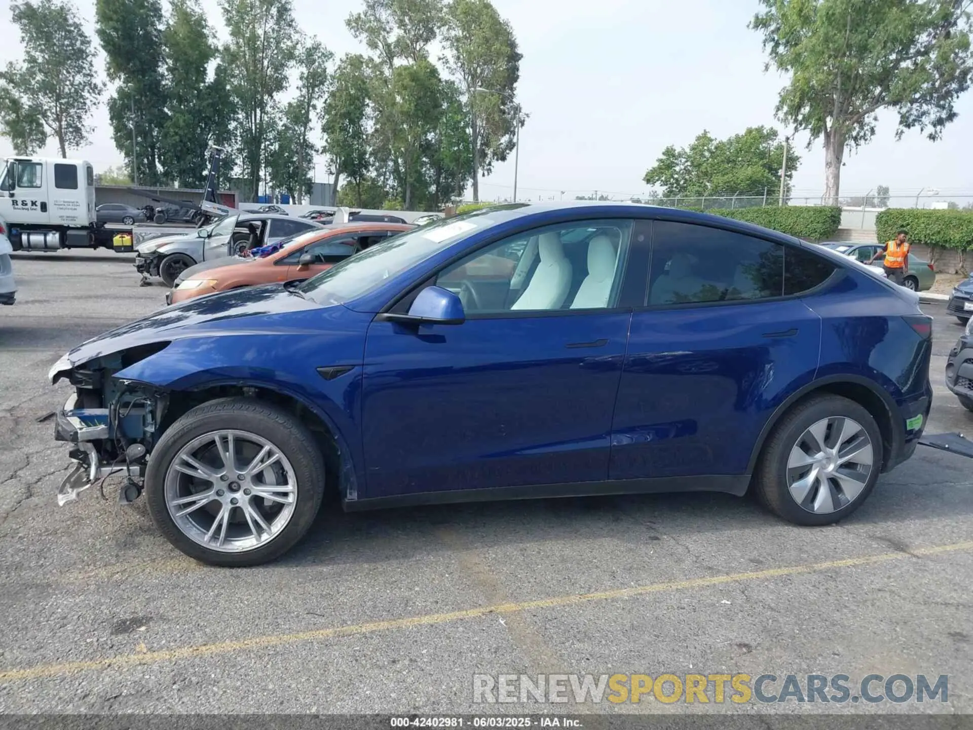 15 Photograph of a damaged car 7SAYGDEE5PA102285 TESLA MODEL Y 2023