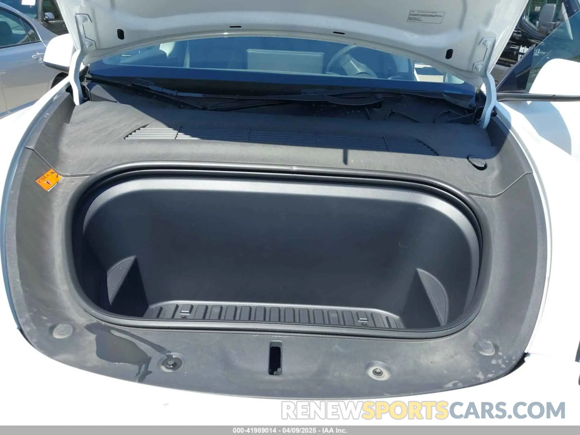 10 Photograph of a damaged car 7SAYGDEE5PA104635 TESLA MODEL Y 2023