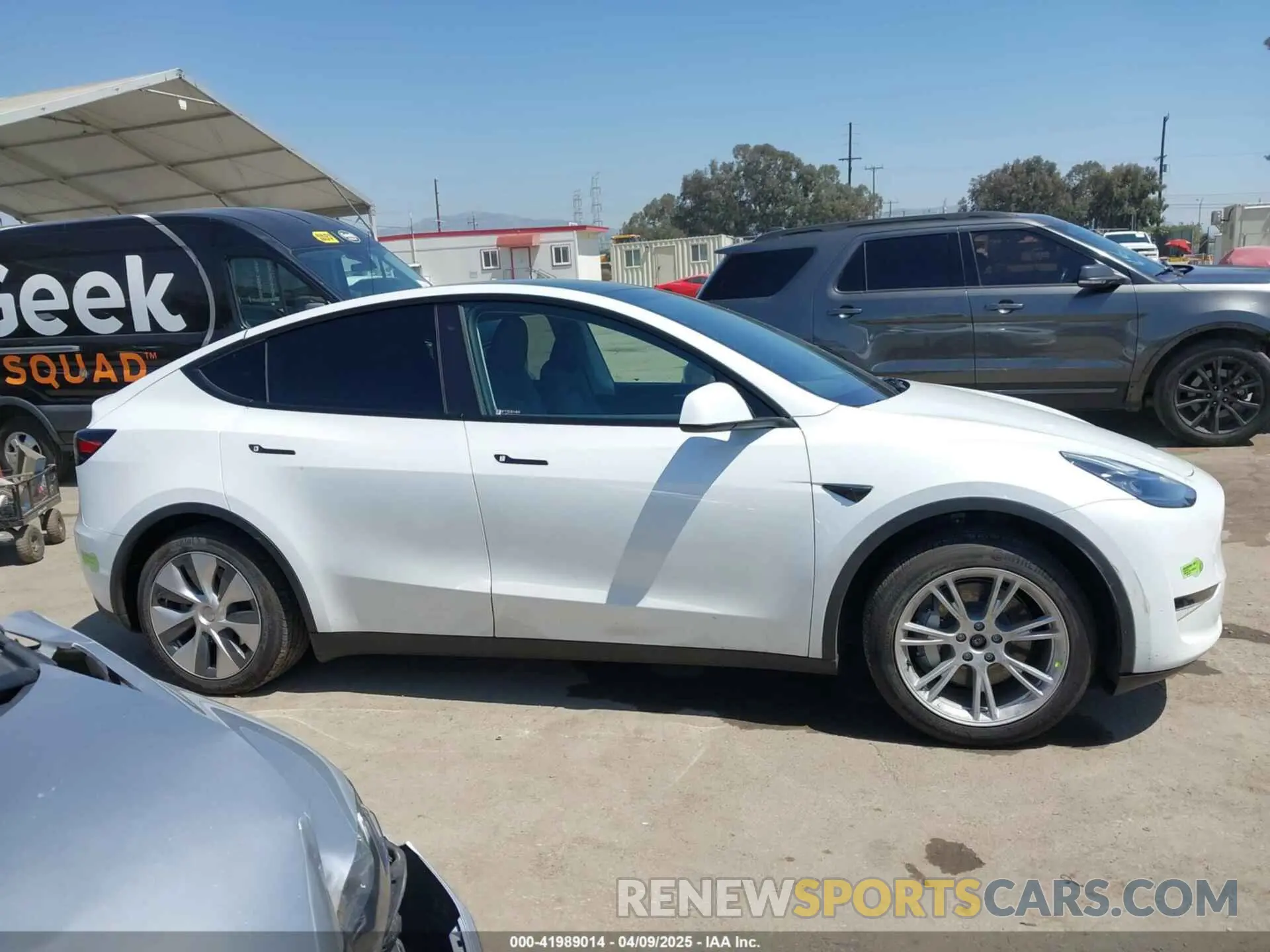 13 Photograph of a damaged car 7SAYGDEE5PA104635 TESLA MODEL Y 2023