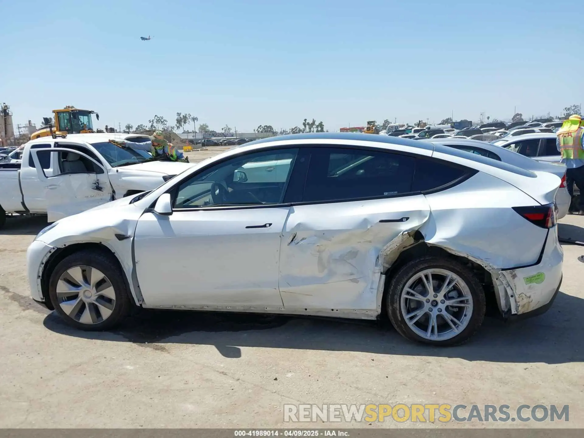 14 Photograph of a damaged car 7SAYGDEE5PA104635 TESLA MODEL Y 2023