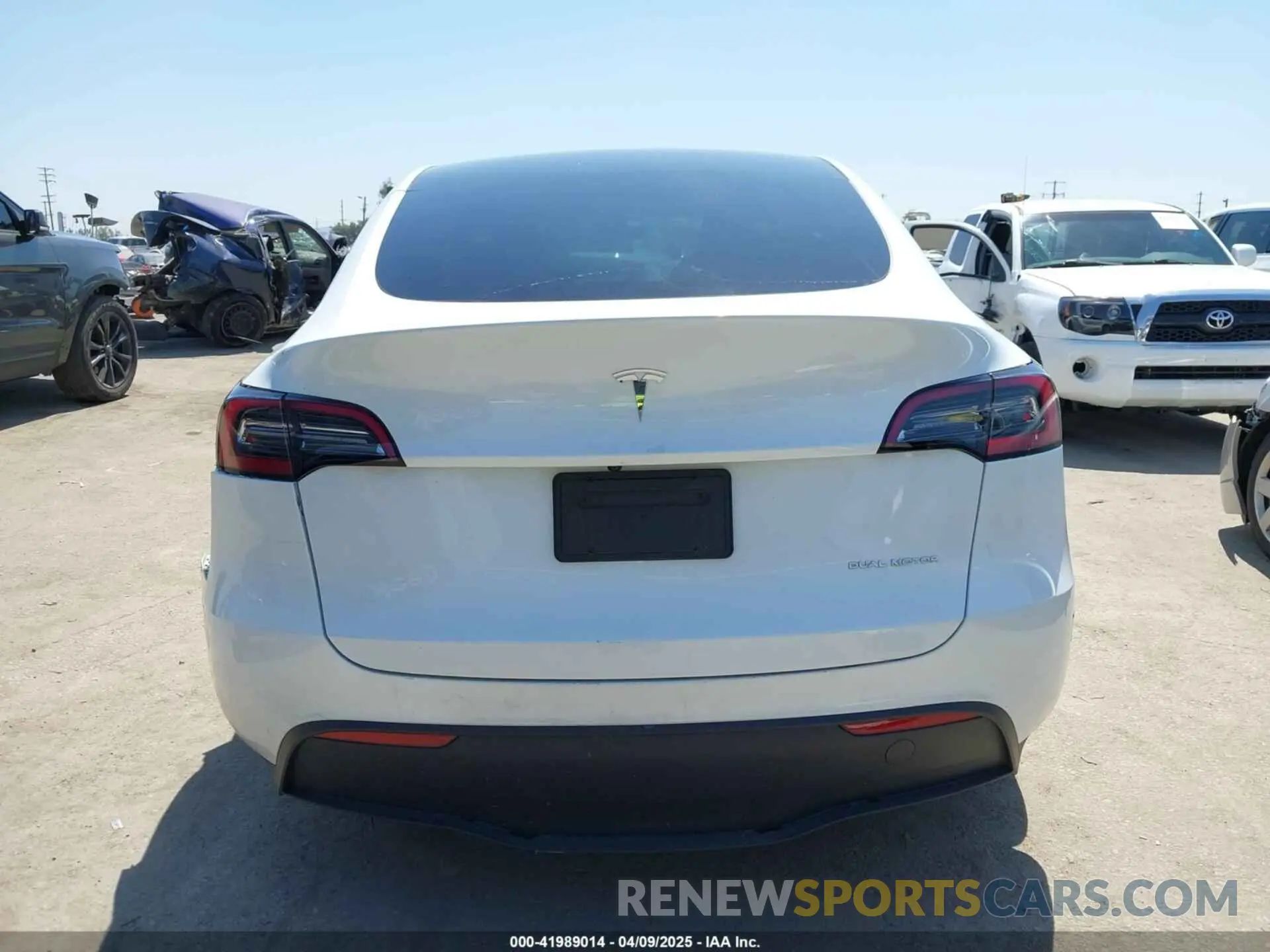 16 Photograph of a damaged car 7SAYGDEE5PA104635 TESLA MODEL Y 2023