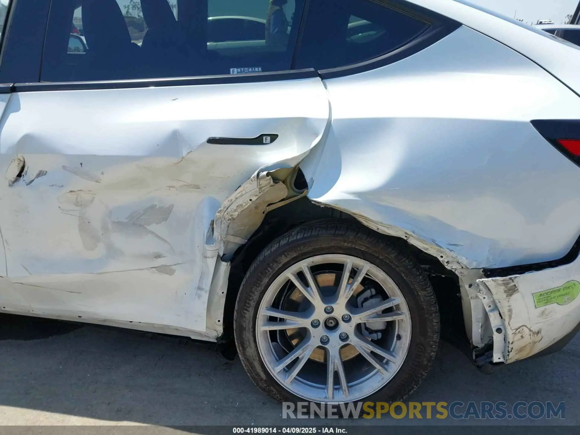 6 Photograph of a damaged car 7SAYGDEE5PA104635 TESLA MODEL Y 2023