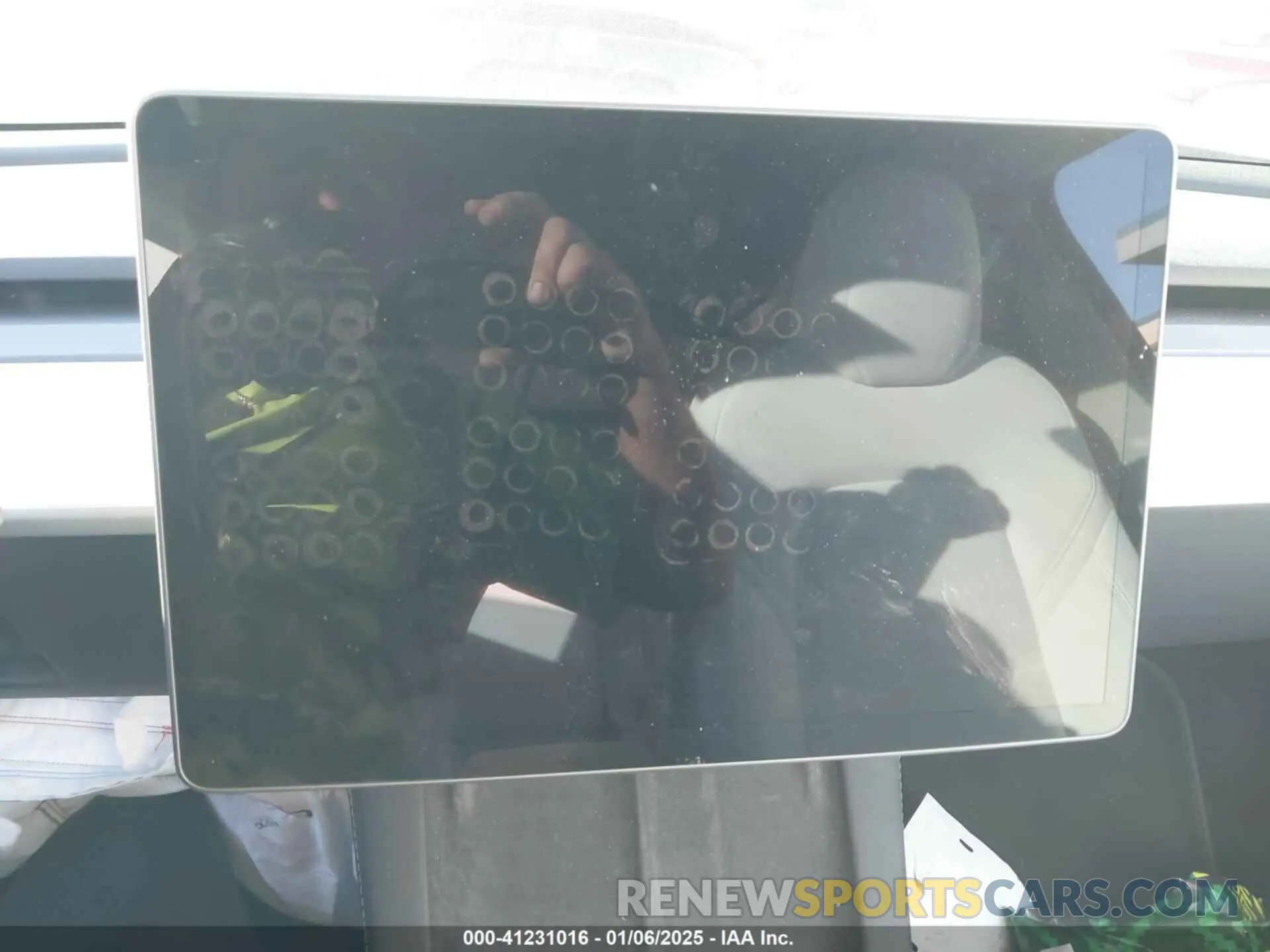 17 Photograph of a damaged car 7SAYGDEE5PA105834 TESLA MODEL Y 2023