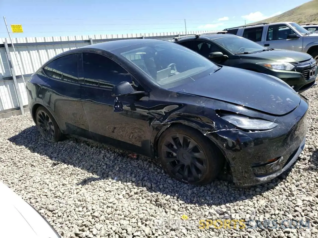4 Photograph of a damaged car 7SAYGDEE5PA107275 TESLA MODEL Y 2023