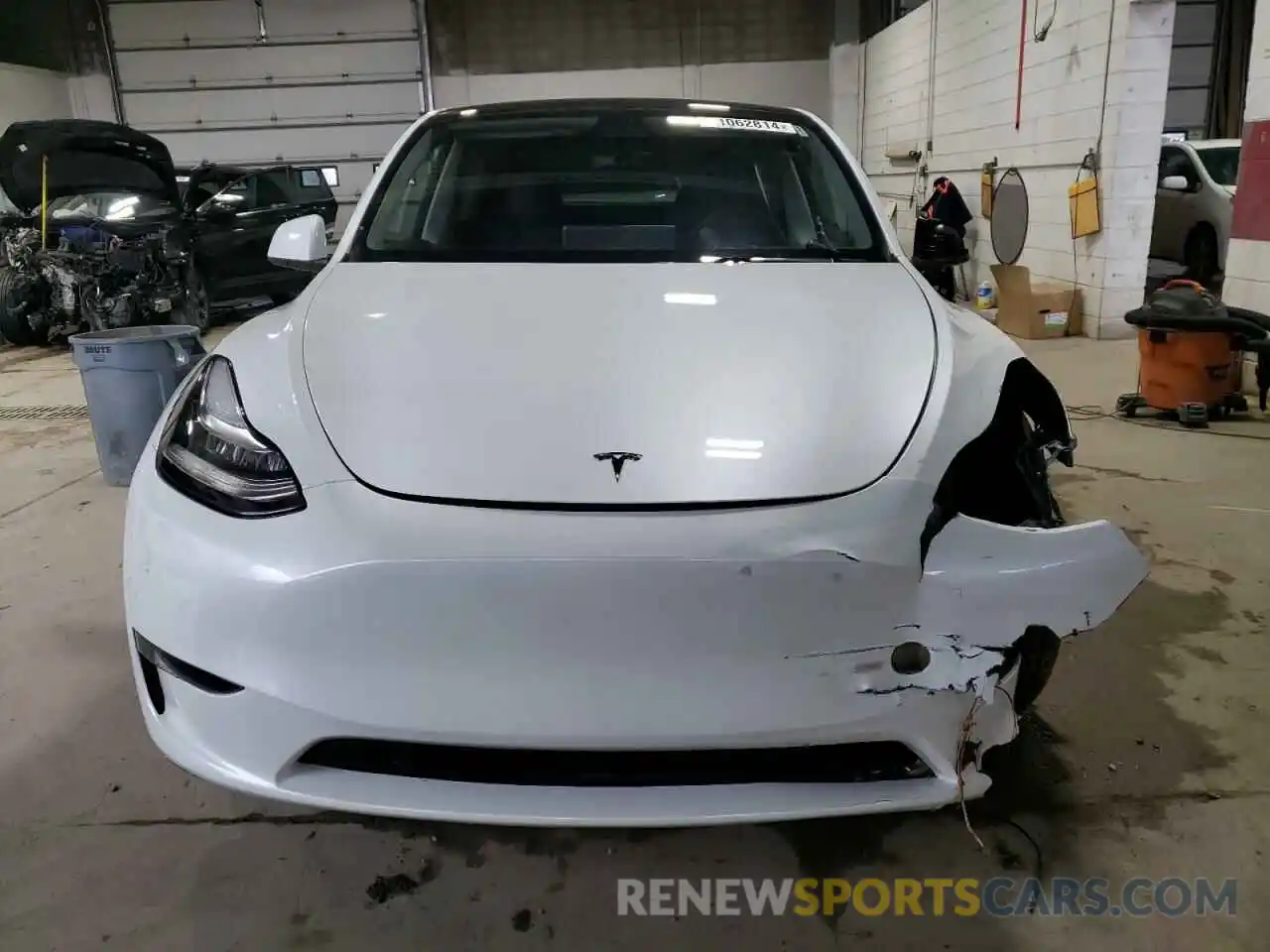 5 Photograph of a damaged car 7SAYGDEE5PA112976 TESLA MODEL Y 2023