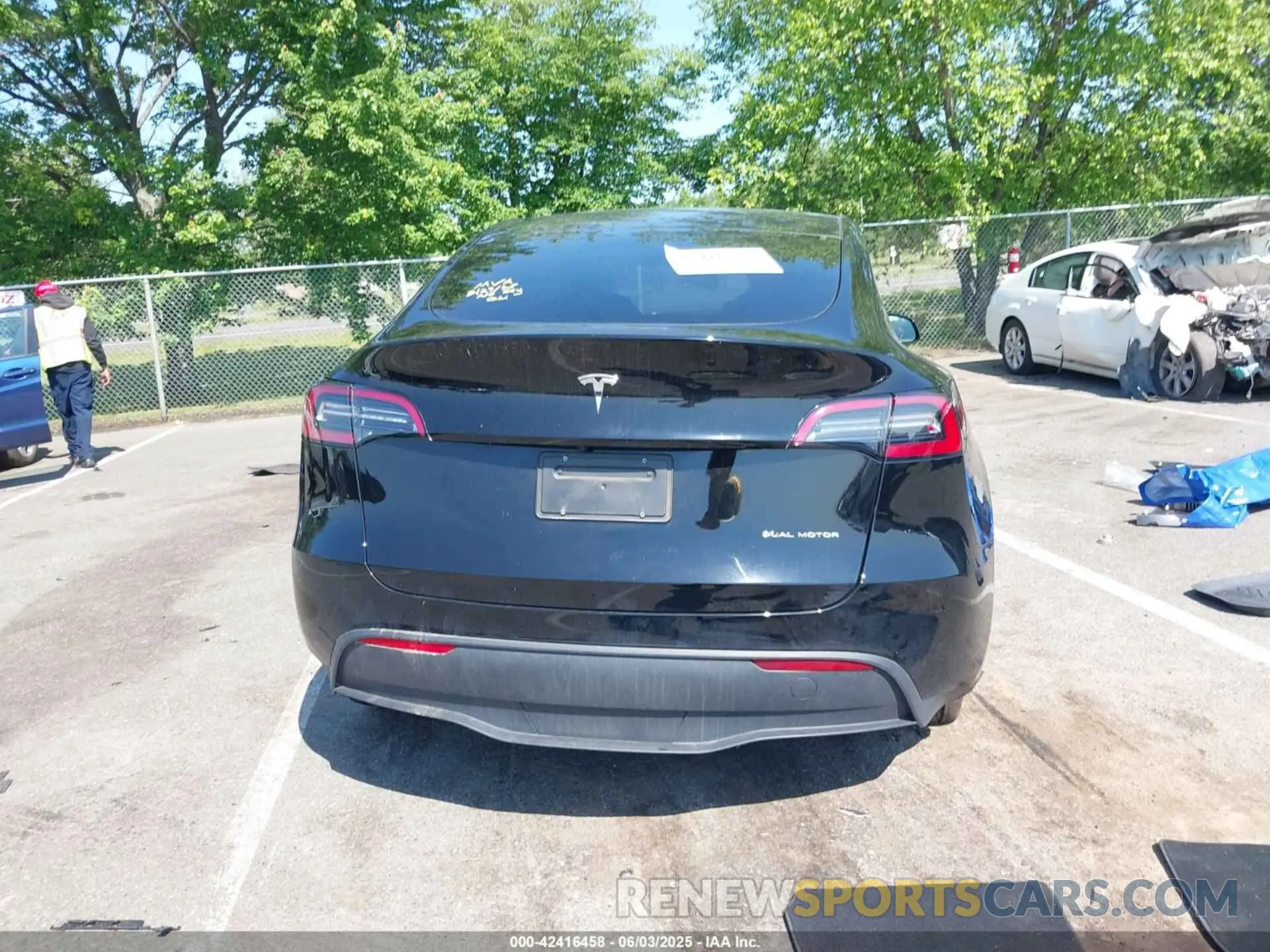 15 Photograph of a damaged car 7SAYGDEE5PA116476 TESLA MODEL Y 2023