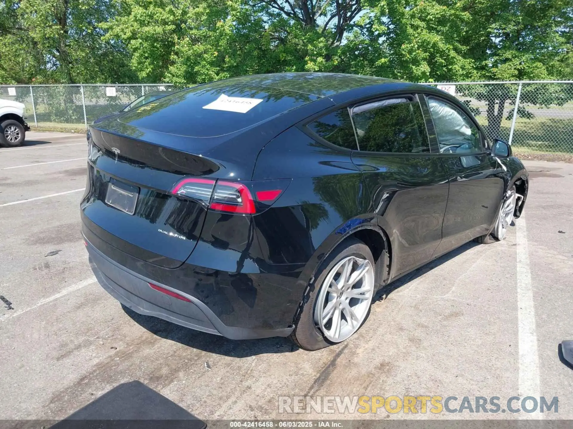 4 Photograph of a damaged car 7SAYGDEE5PA116476 TESLA MODEL Y 2023