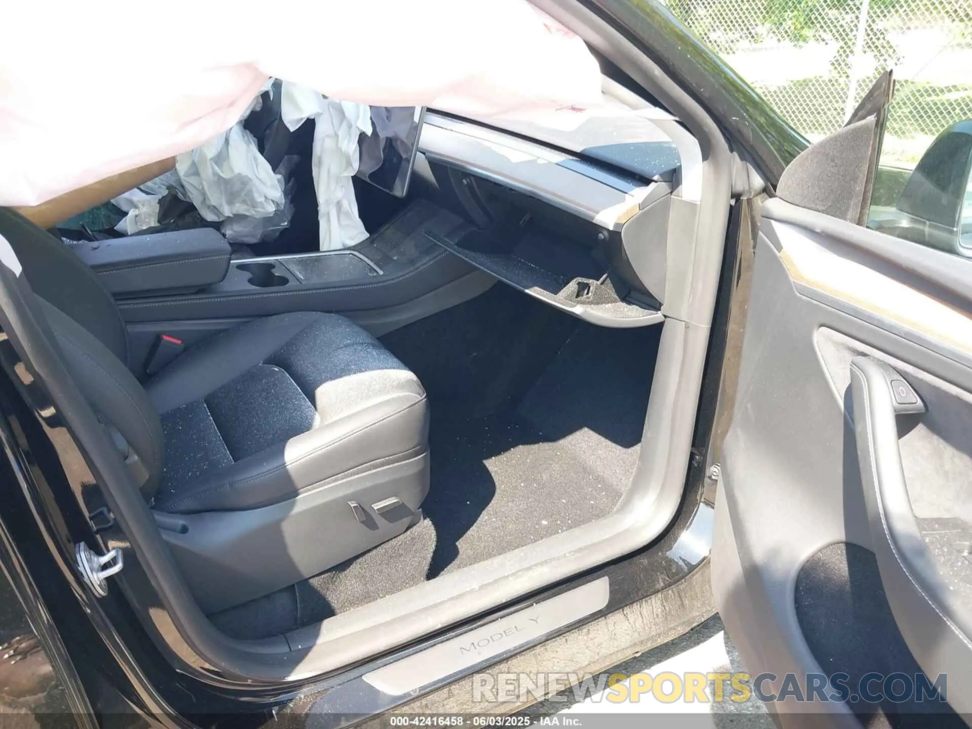 5 Photograph of a damaged car 7SAYGDEE5PA116476 TESLA MODEL Y 2023