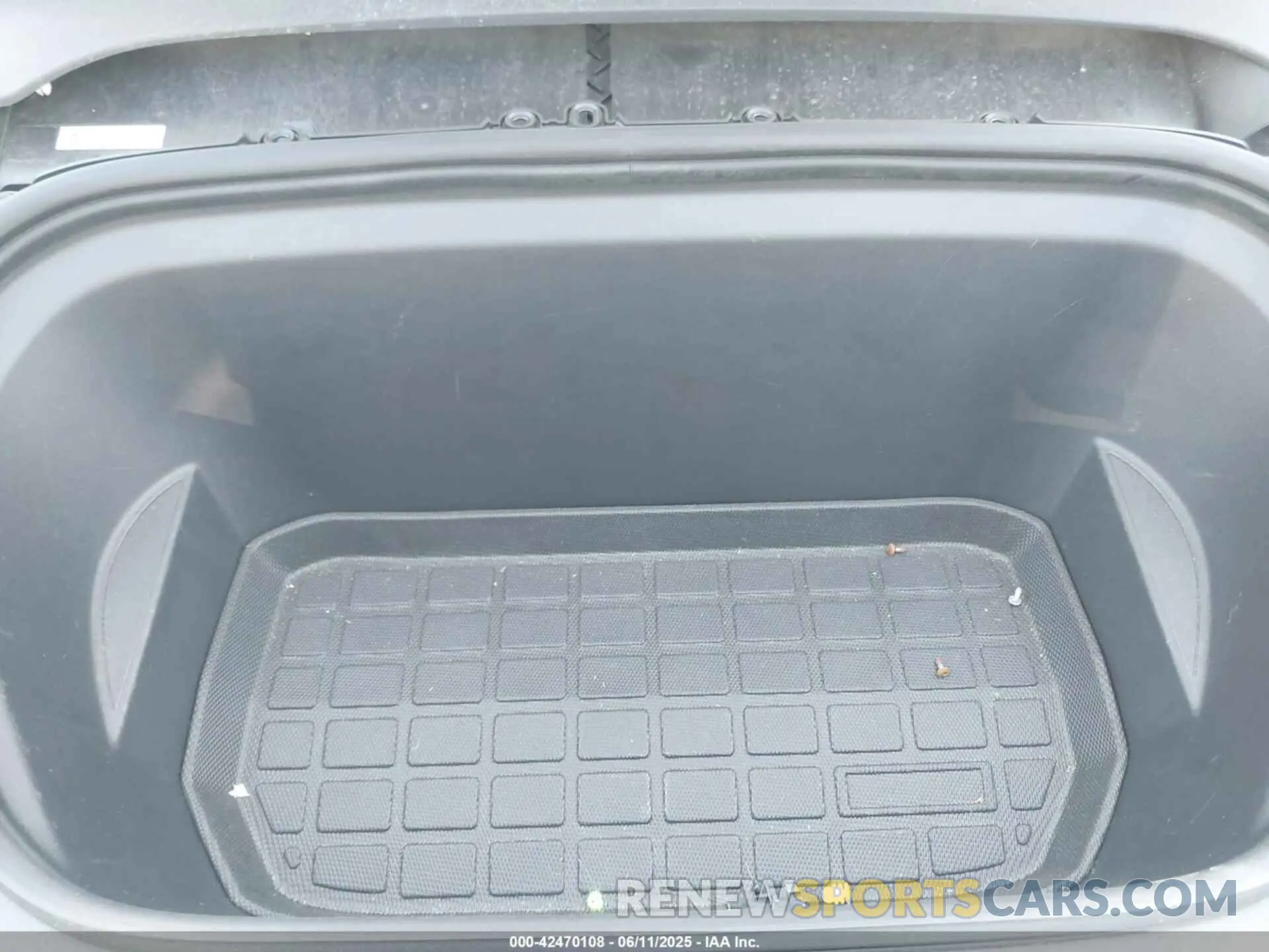 10 Photograph of a damaged car 7SAYGDEE5PA126165 TESLA MODEL Y 2023
