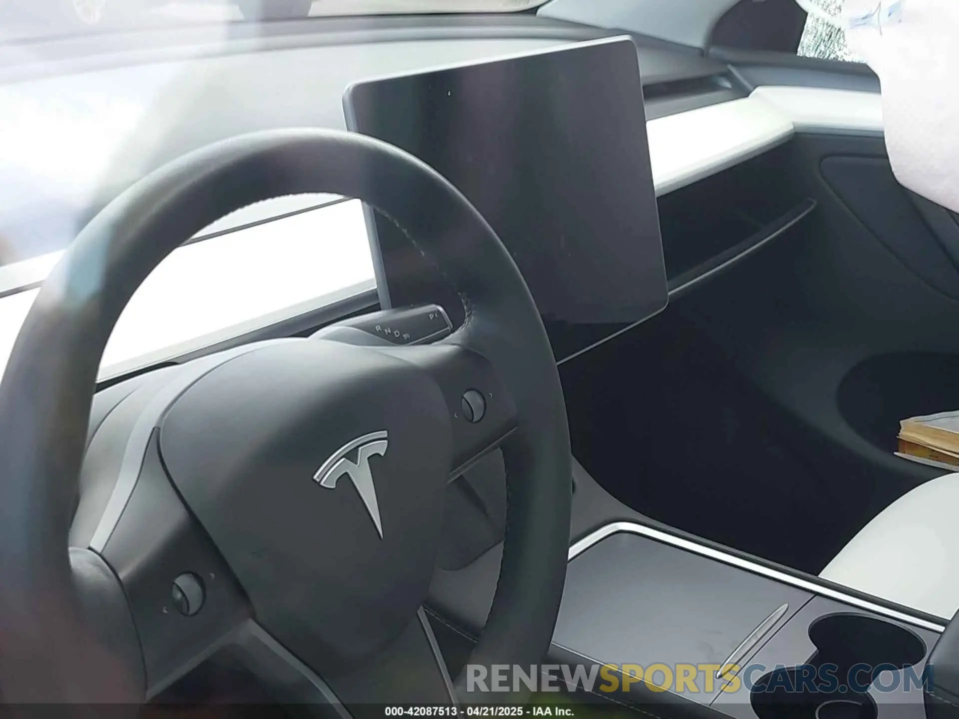 17 Photograph of a damaged car 7SAYGDEE5PA167914 TESLA MODEL Y 2023