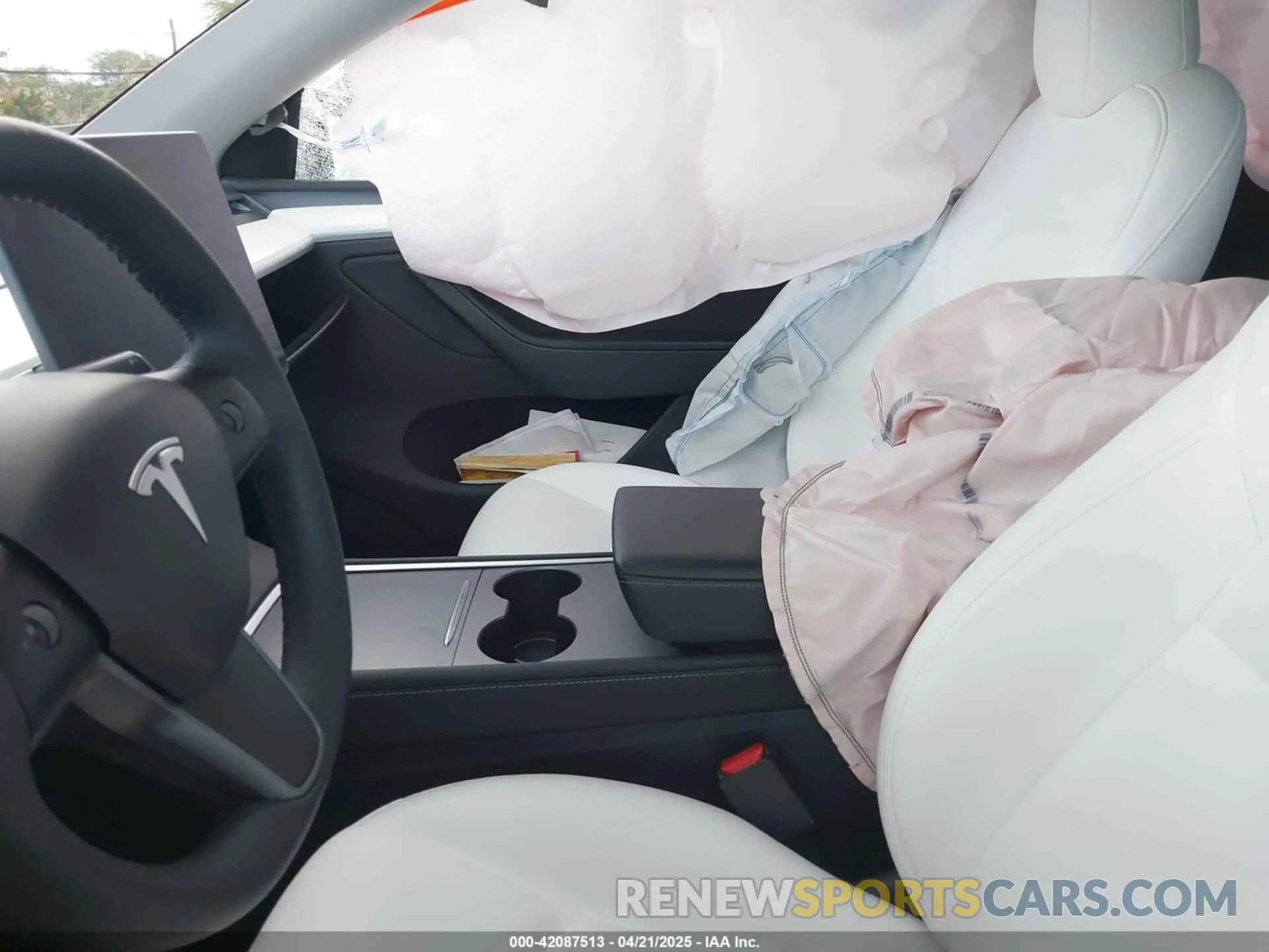 5 Photograph of a damaged car 7SAYGDEE5PA167914 TESLA MODEL Y 2023